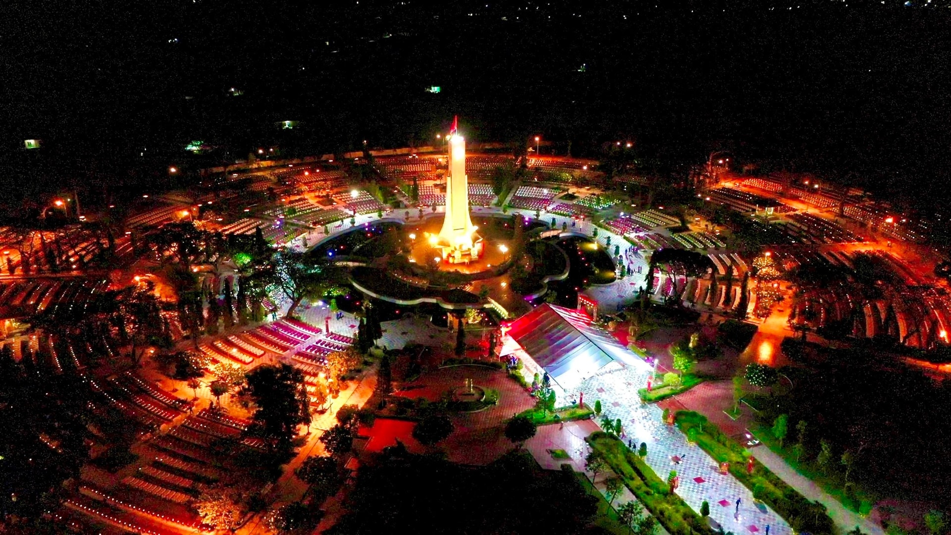 hon-9.000-ngon-nen-tri-an-cac-anh-hung-liet-si-duoc-thap-sang-tai-nghia-trang-liet-si-binh-thuan.jpg