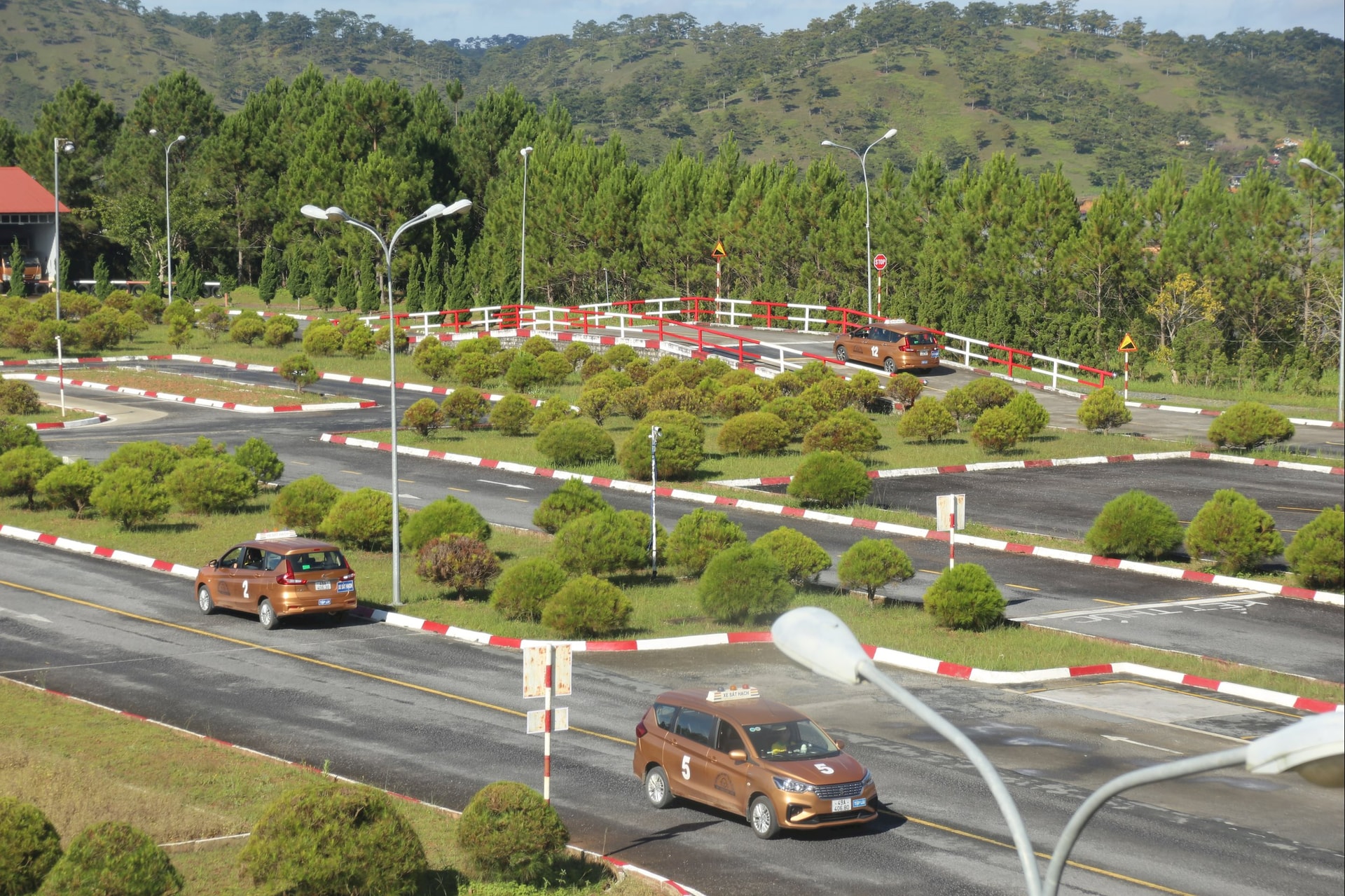 ការគ្រប់គ្រងយ៉ាងតឹងរឹងនៃការបណ្តុះបណ្តាល និងការធ្វើតេស្តអ្នកបើកបរនឹងរួមចំណែកដល់ការកែលម្អវប្បធម៌ចរាចរណ៍។