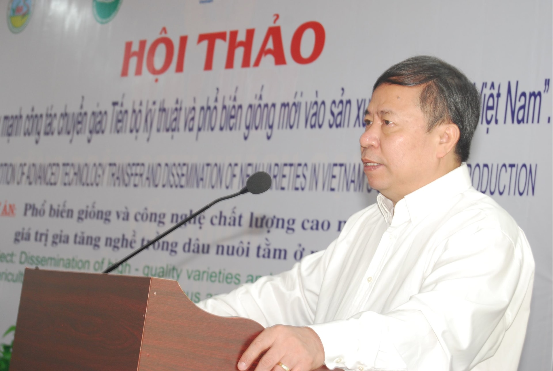 លោកសាស្ត្រាចារ្យបណ្ឌិត Nguyen Hong Son នាយកបណ្ឌិតសភាវិទ្យាសាស្ត្រកសិកម្មវៀតណាមបានថ្លែងសុន្ទរកថាបើកក្នុងសិក្ខាសាលា។