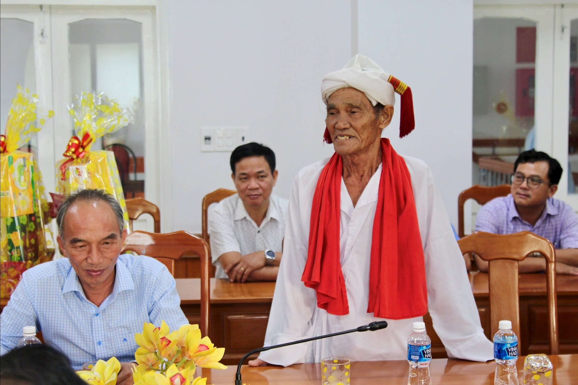 El Sr. Thuong Xuan Huu (aldea de Lac Tri), una persona prestigiosa en la comunidad Cham, pronunció un discurso de agradecimiento.