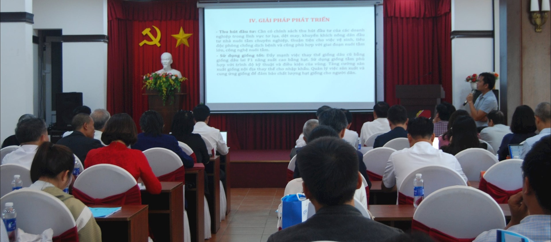 ទិដ្ឋភាពសន្និសីទ