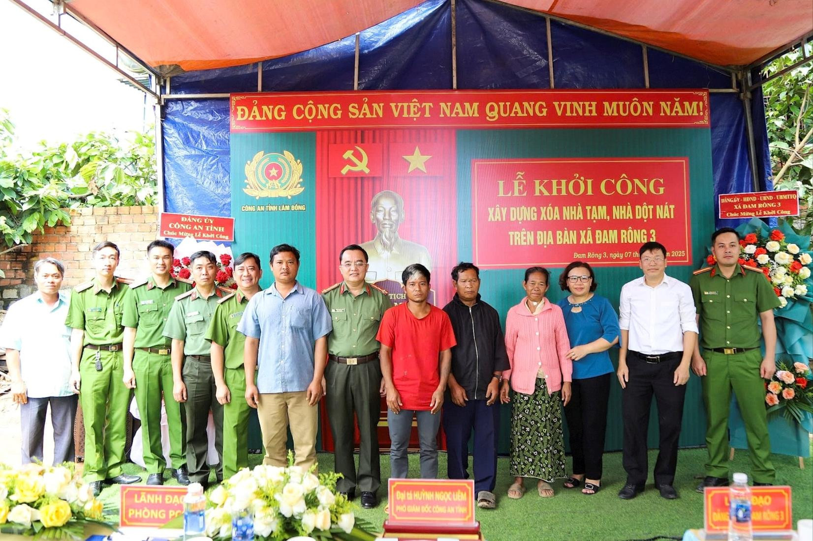 khoi-cong-xay-dung-xoa-nha-tam-nha-dot-nat.jpg