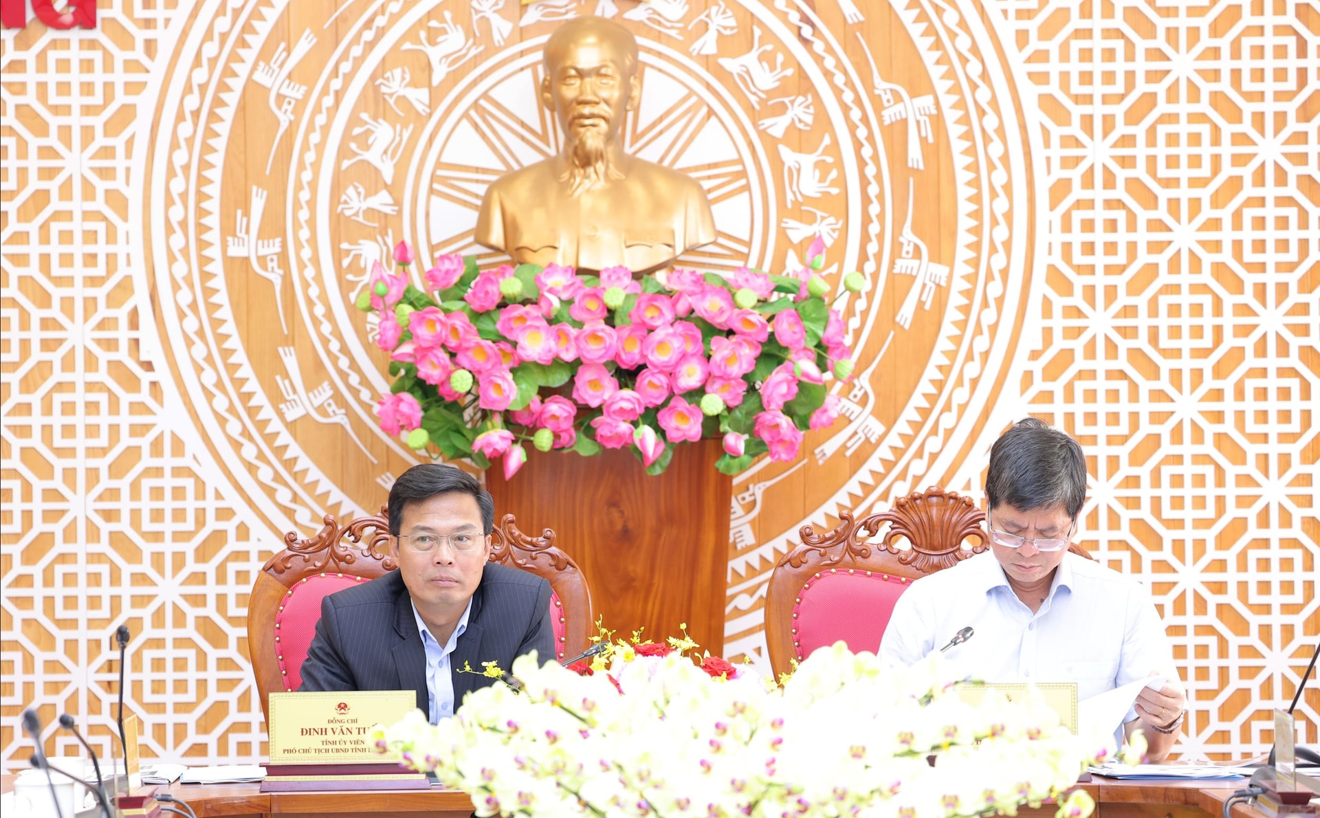Kamerad Nguyen Hong Hai, Anggota Komite Tetap Partai Provinsi, Wakil Ketua Komite Rakyat Provinsi dan Kamerad Dinh Van Tuan, Wakil Ketua Komite Rakyat Provinsi yang diketuai.