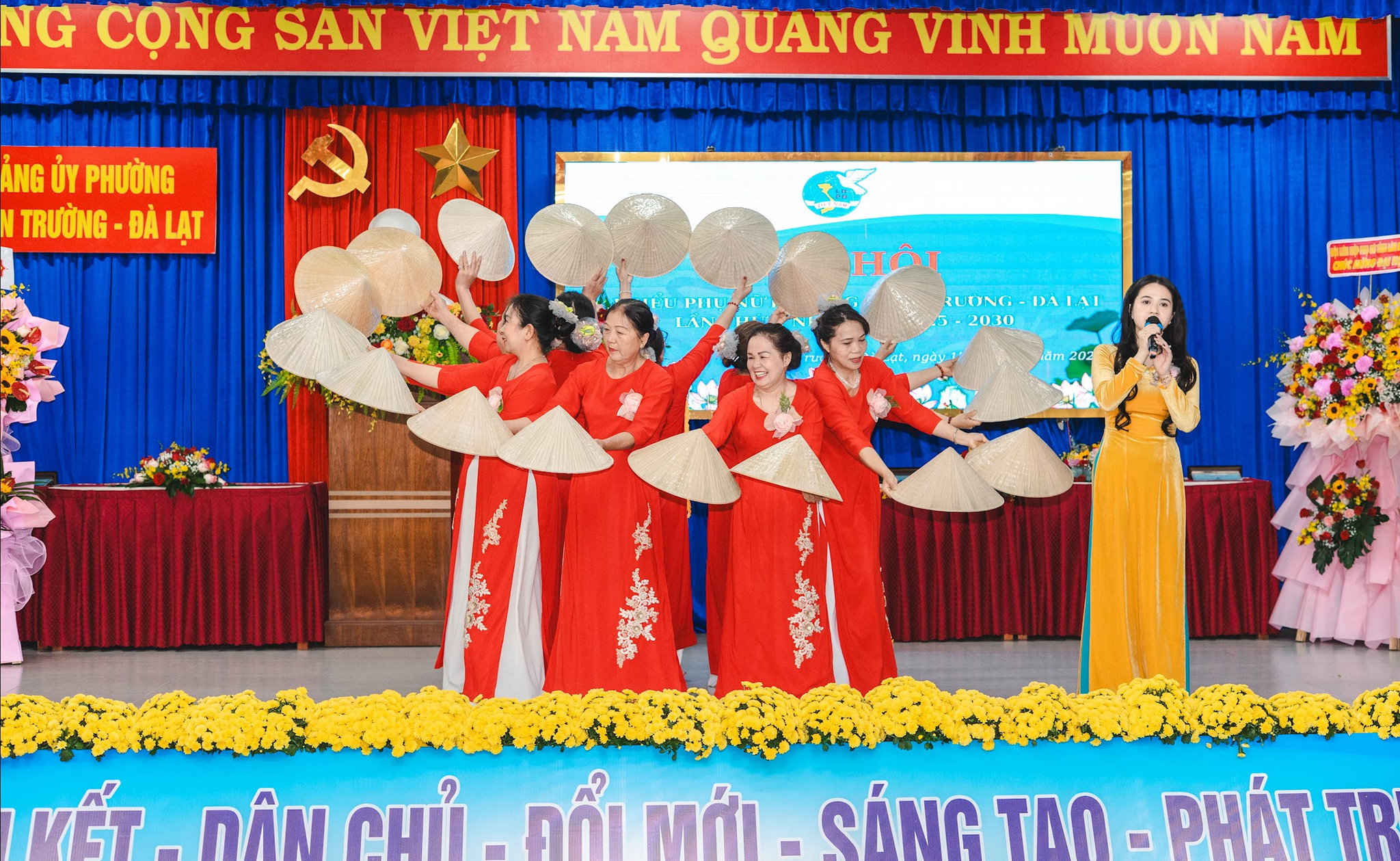 Tiết mục văn nghệ tại Đại hội