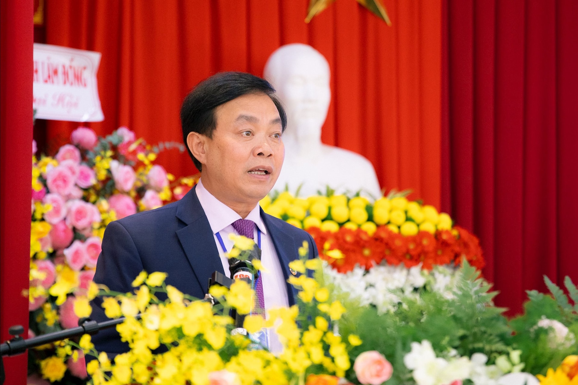 សមមិត្ត Nguyen Quang Hai អនុសមមិត្តក៏បានសង្កត់ធ្ងន់លើតម្រូវការជំរុញសកម្មភាពជួយស្ត្រីក្នុងការអភិវឌ្ឍន៍សេដ្ឋកិច្ច ការចាប់ផ្តើមច្នៃប្រឌិត អភិវឌ្ឍន៍សហករណ៍ និងសហករណ៍ដឹកនាំដោយស្ត្រី។ ការអនុវត្តវិទ្យាសាស្ត្រ និងបច្ចេកវិទ្យា ការផ្លាស់ប្តូរឌីជីថលក្នុងផលិតកម្មកសិកម្ម។ ក្នុងពេលជាមួយគ្នានេះ នាំយកផលិតផលដែលផលិតដោយស្ត្រីចូលទៅក្នុងខ្សែសង្វាក់ផ្គត់ផ្គង់បៃតង។ ផ្តោតលើការបណ្តុះបណ្តាលវិជ្ជាជីវៈ ការកែលម្អជំនាញឌីជីថល និងសមត្ថភាពសមាហរណកម្មអន្តរជាតិសម្រាប់ស្ត្រីក្នុងស្រុក។