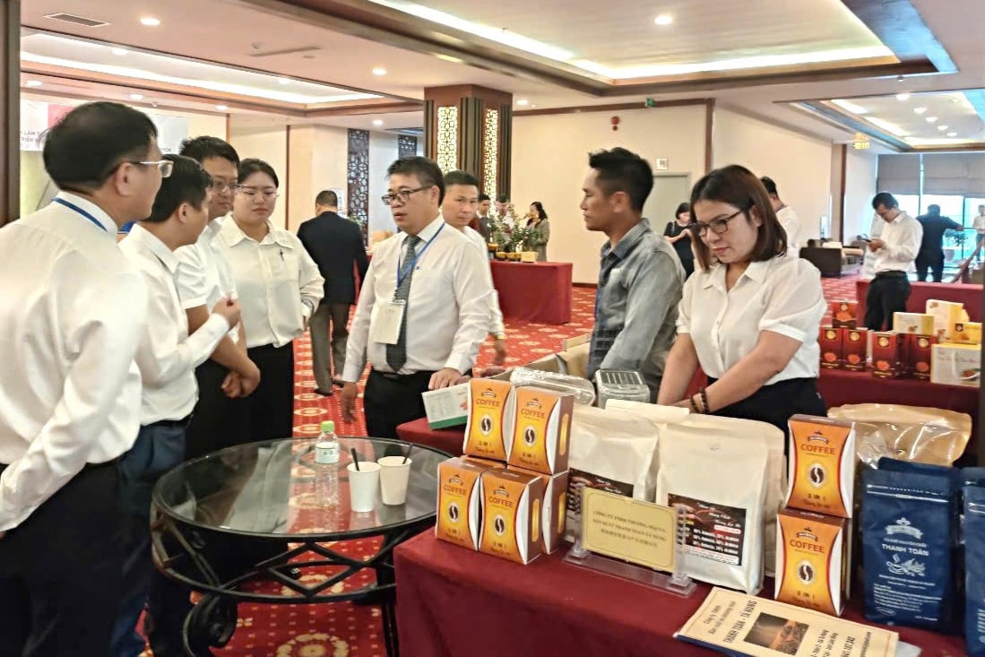Marca de café Thanh Toan no bairro de Cam Ly, Da Lat, promovendo avanços comerciais nas províncias da fronteira norte.jpg