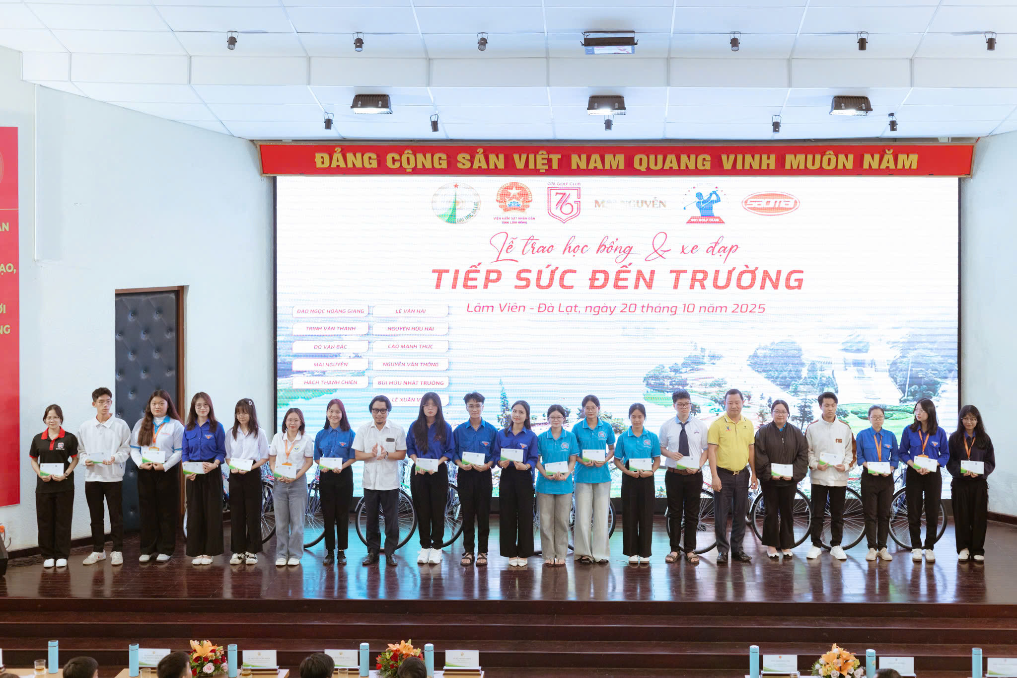 Các sinh viên vượt khó vươn lên trong Dangnhap Dubai , Tỷ lệ cá cược - Kèo nhà cái bóng đá nhận học bổng