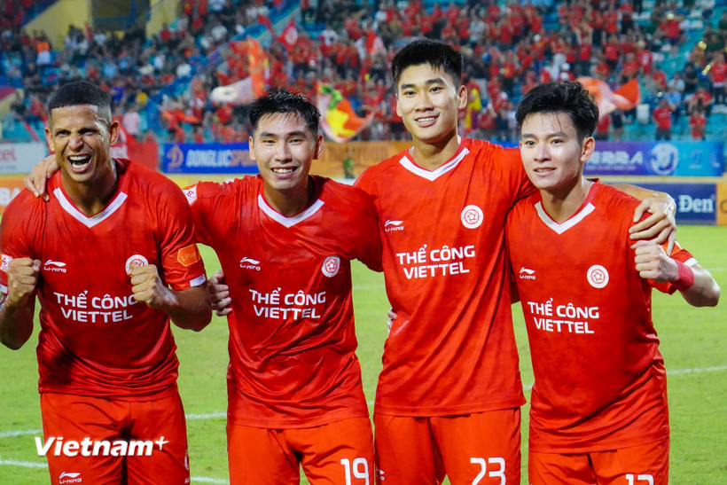 Thể Công-Viettel ngược dòng giành chiến thắng 2-1 ở trận đấu muộn vòng 7 V-League. (Ảnh: Việt Anh/Vietnam+)