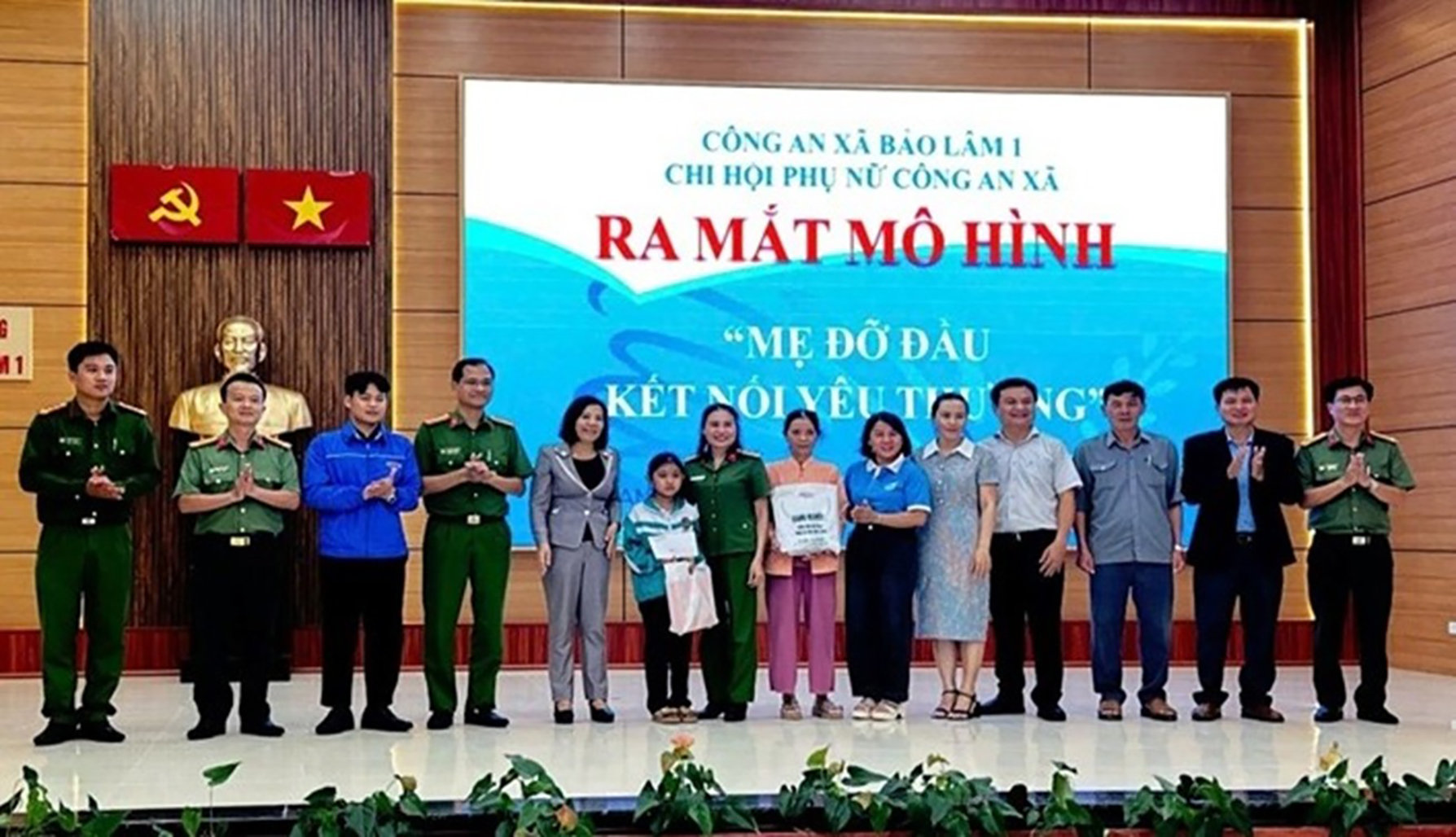Phụ nữ Công an xã Bảo Lâm 1 ra mắt mô hình Mẹ đỡ đầu