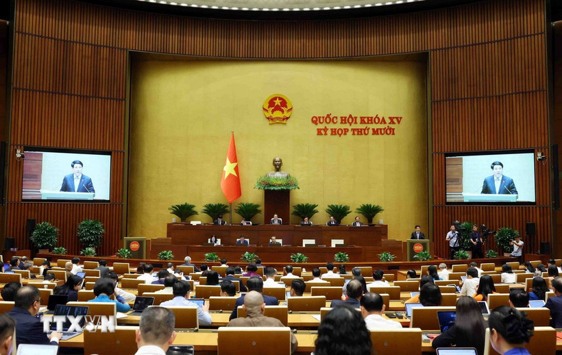 Chủ tịch nước Lương Cường trình bày Báo cáo tổng kết công tác nhiệm kỳ 2021-2026 của Chủ tịch nước trong phiên khai mạc ngày 20/10. (Ảnh: Phạm Kiên/TTXVN)