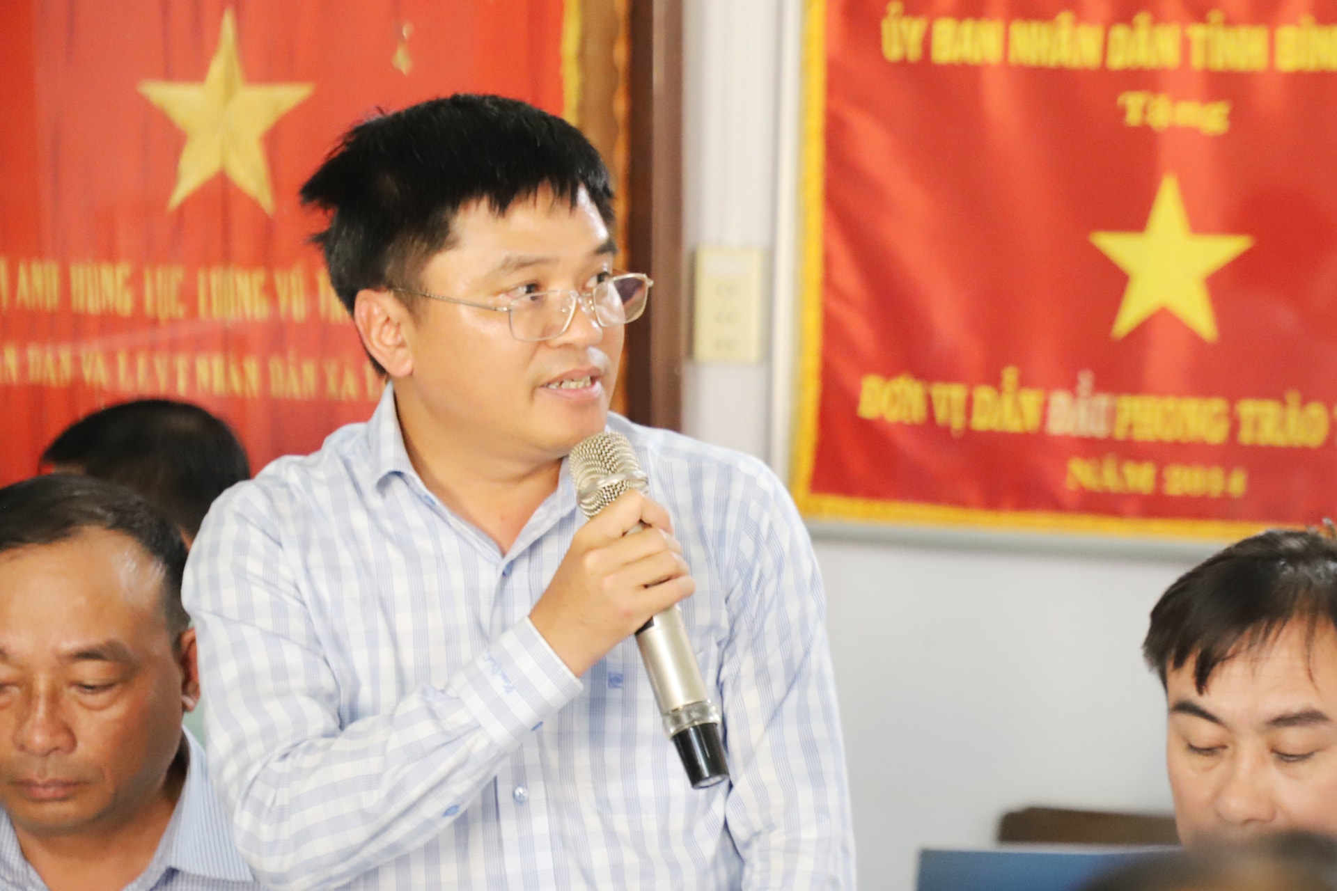 A Thanh Phat Vállalat (építőipari egység) vezetői elmagyarázták, hogy miért nem halad a tervek szerint az XL01 Km03-Km20 és Km21-Km24 csomagok építése.