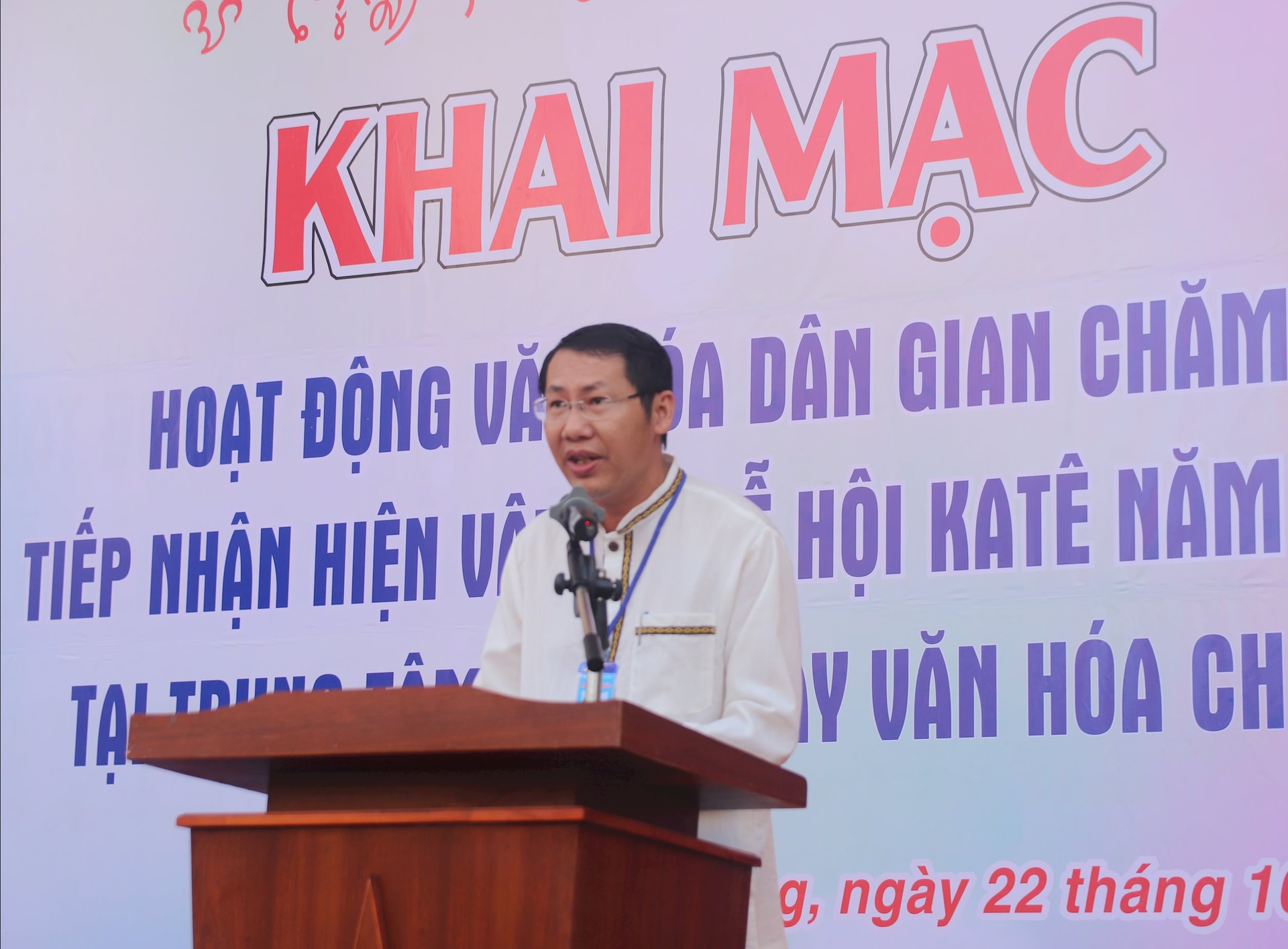 Herr Doan Van Thuan, biträdande chef för Lam Dong provinsmuseum, talade vid öppningsceremonin.