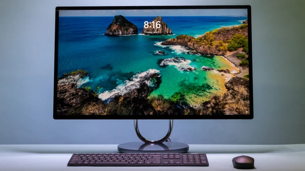 Chân đế tích hợp sạc không dây 15W của Lenovo Yoga AIO 32i