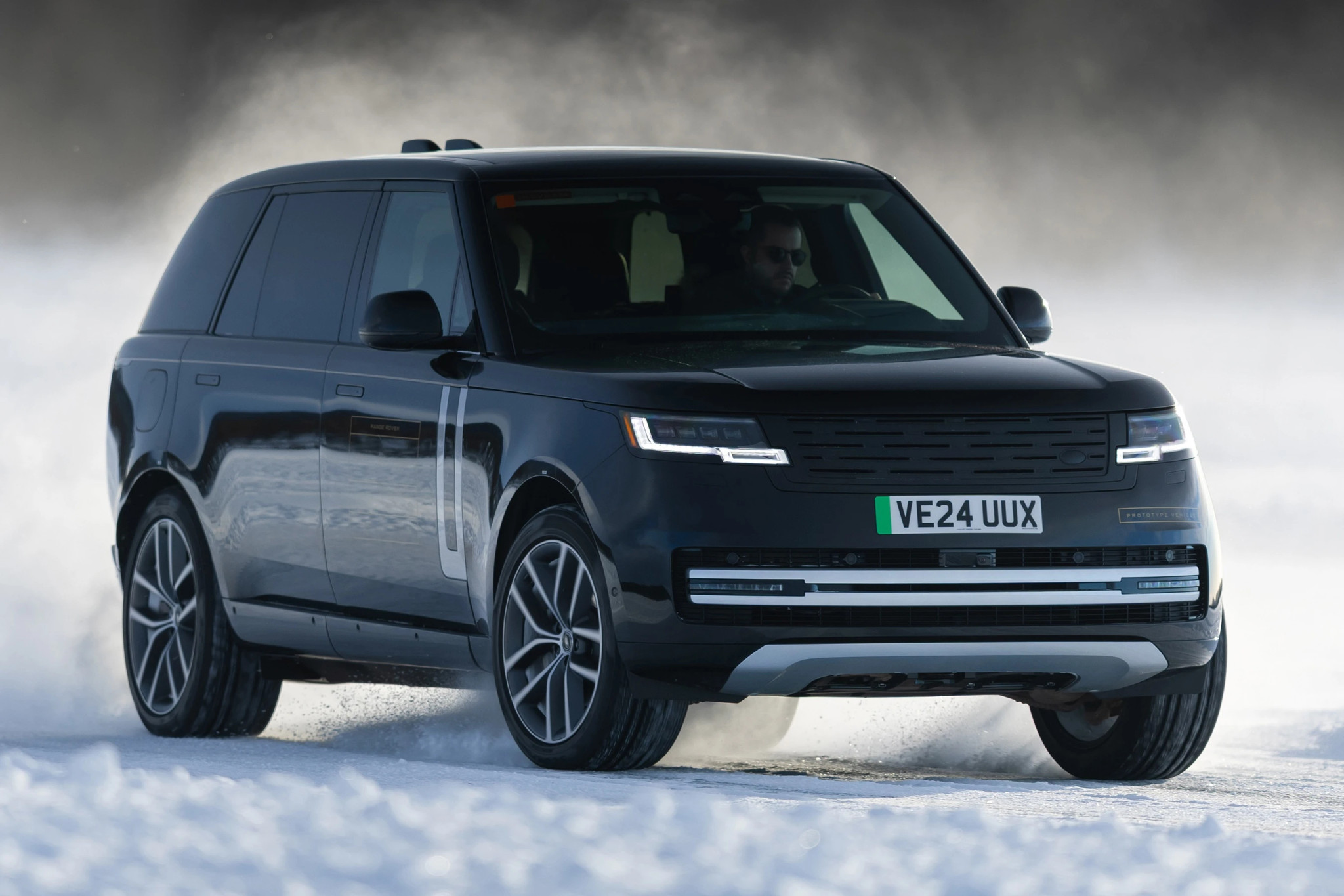 Minh họa Range Rover Electric, tiến độ bị ảnh hưởng vì sự cố JLR