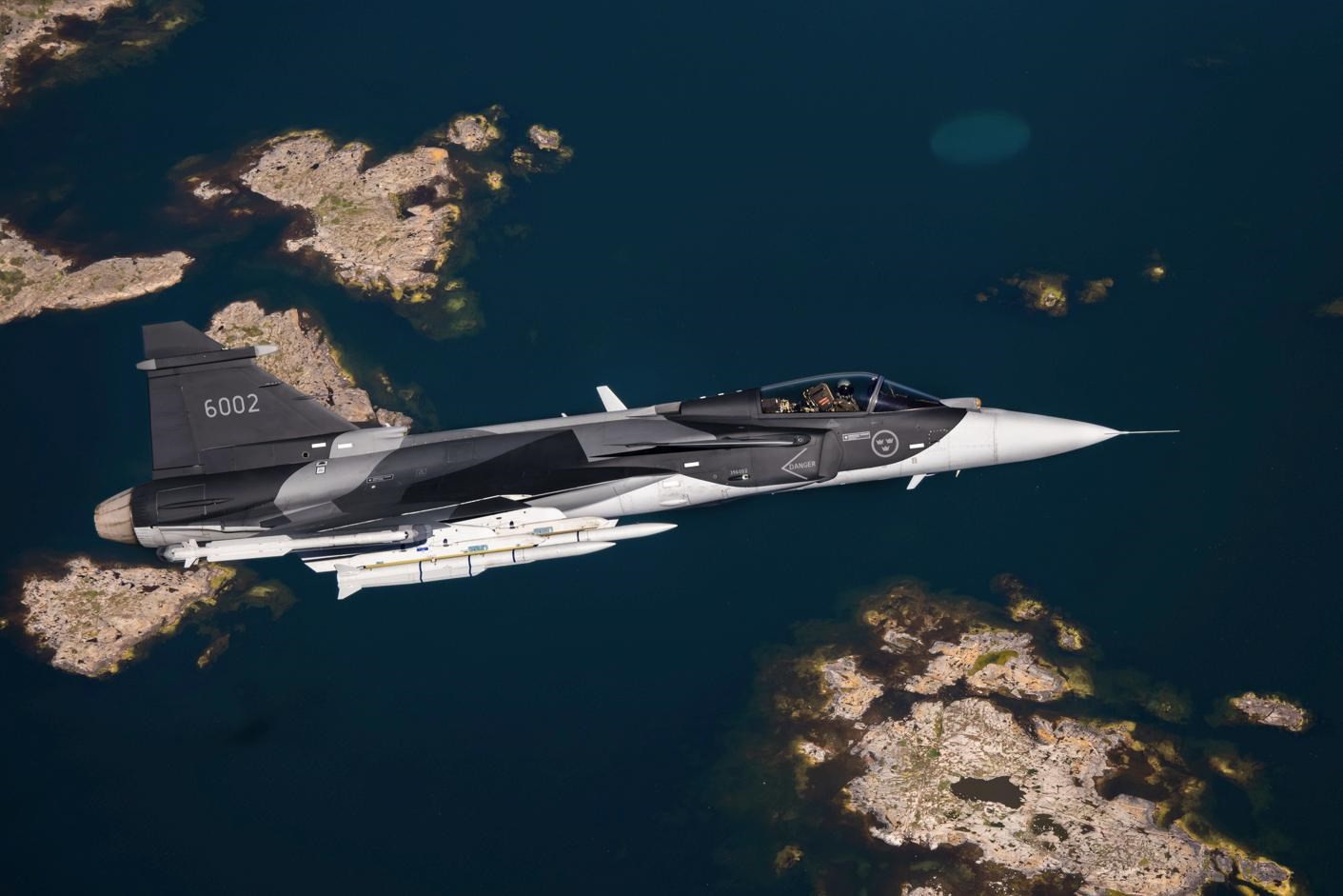 Tiêm kích Gripen E trên không, nhấn mạnh tác chiến điện tử