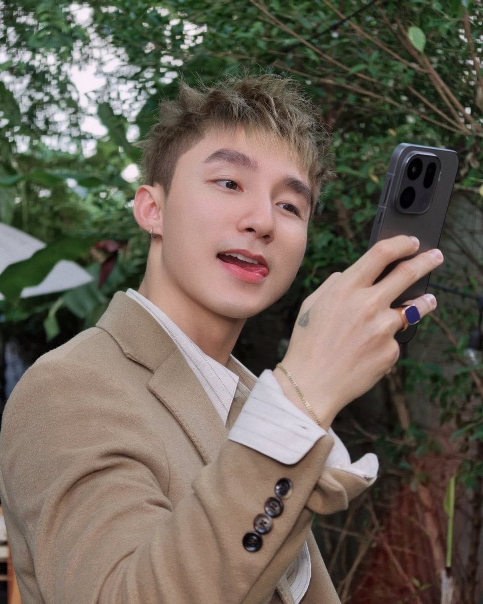 Hình ảnh Sơn Tùng M-TP cầm OPPO Find X9 gây bão mạng