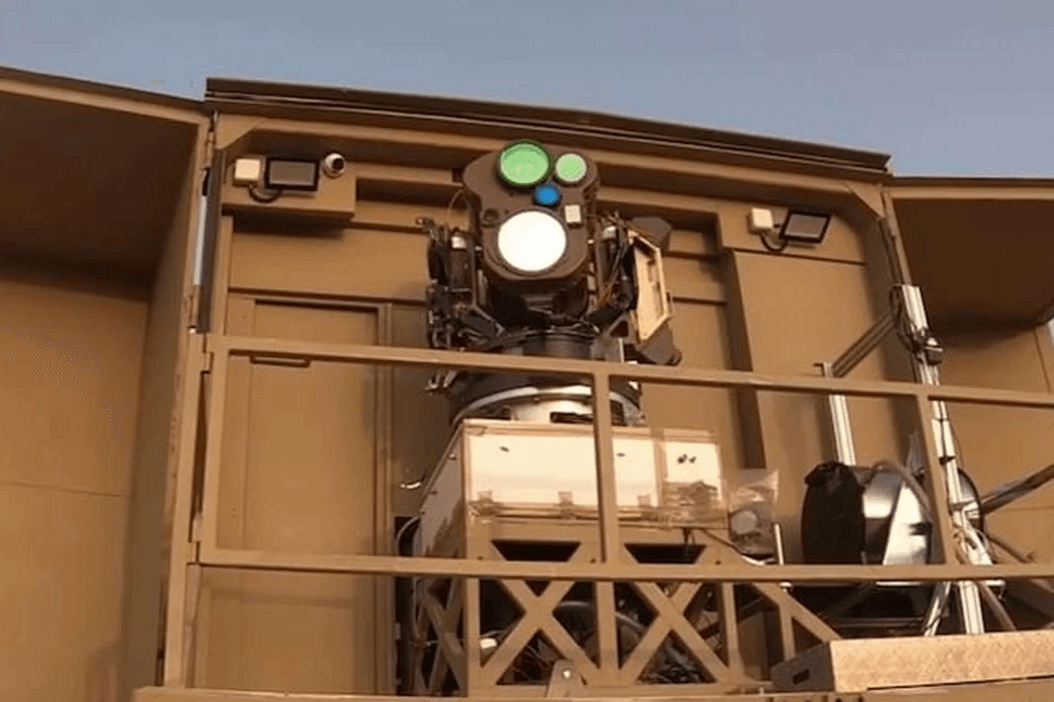 Hệ thống phòng thủ laser Iron Beam trên bệ phóng