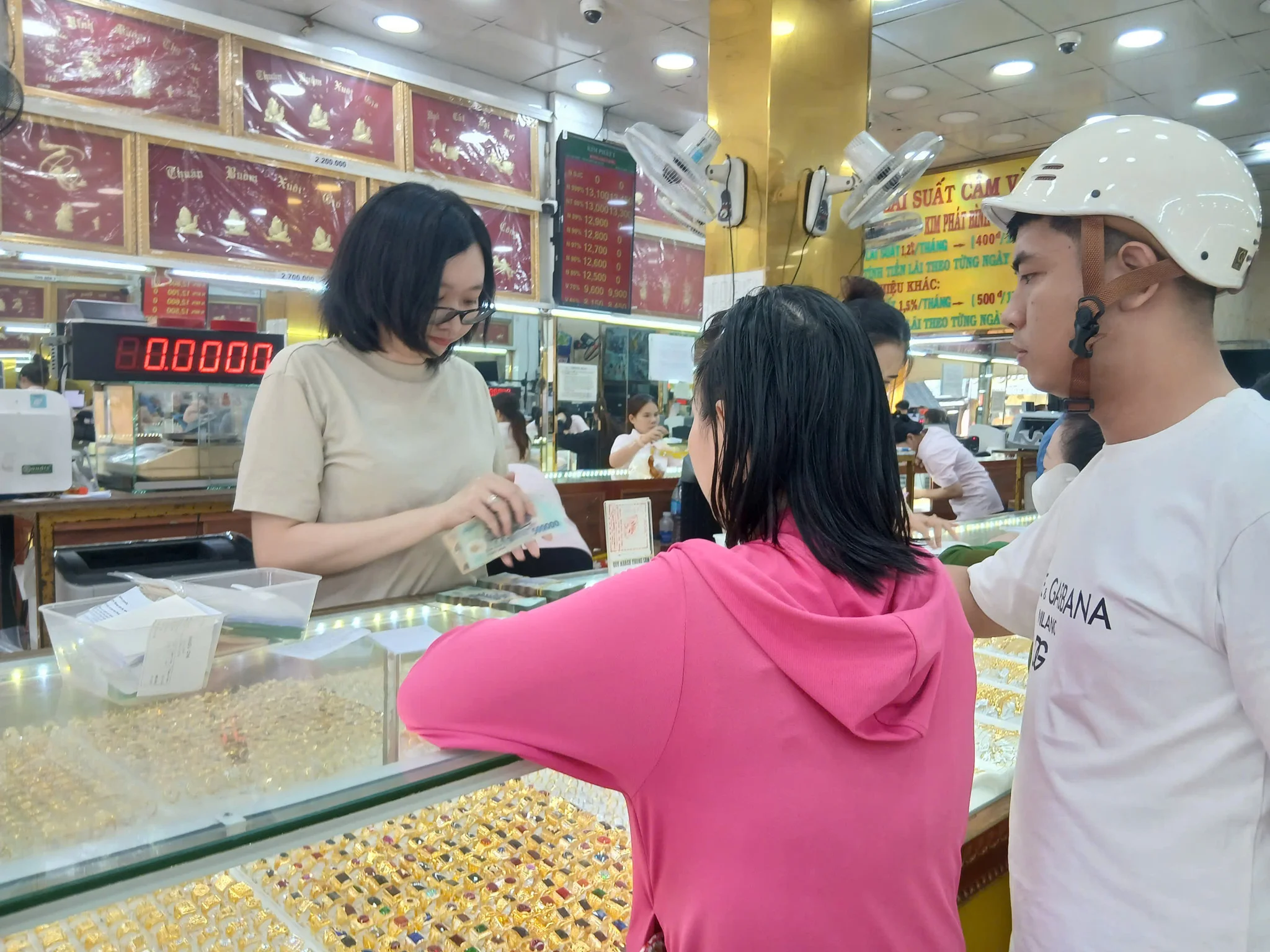 Giá vàng hôm nay 25/10: Giá vàng SJC, vàng nhẫn trong nước, vàng thế giới