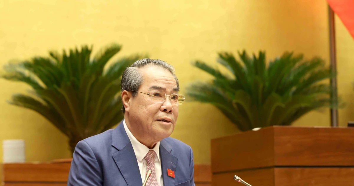 Chủ nhiệm Ủy ban Dân nguyện và Giám sát của Quốc hội Dương Thanh Bình trình bày Báo cáo giải trình, tiếp thu, chỉnh lý dự thảo Luật Hoạt động giám sát của Quốc hội và Hội đồng nhân dân (sửa đổi). (Ảnh: TTXVN)