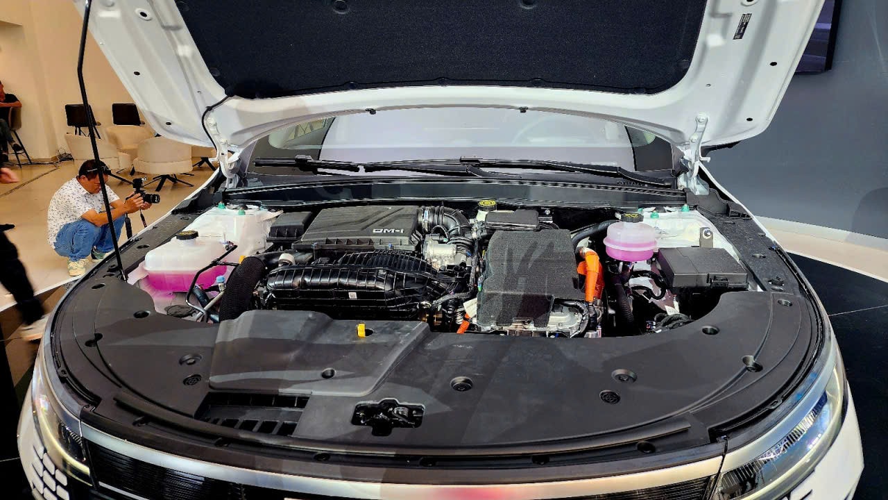 Sedan cỡ C PHEV đầu tiên tại Việt Nam