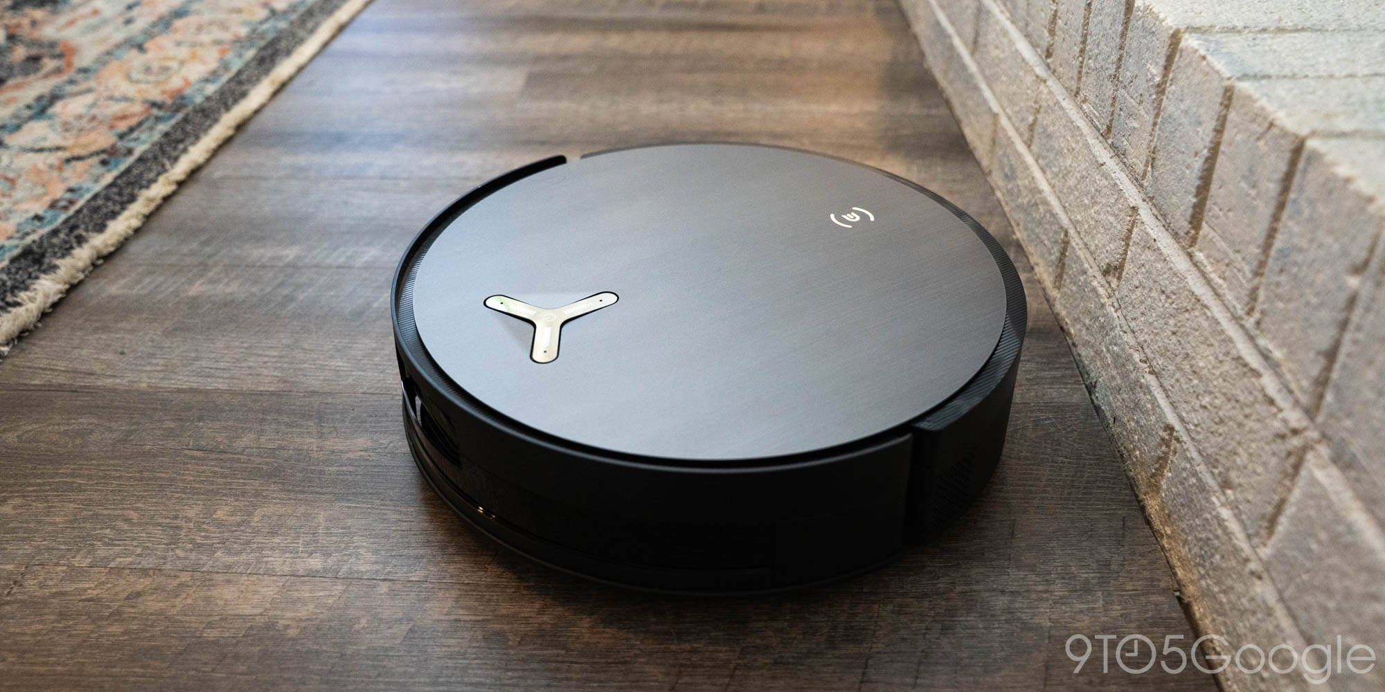Ecovacs Deebot X11 Omnicyclone cùng trạm sạc vệ sinh tự động