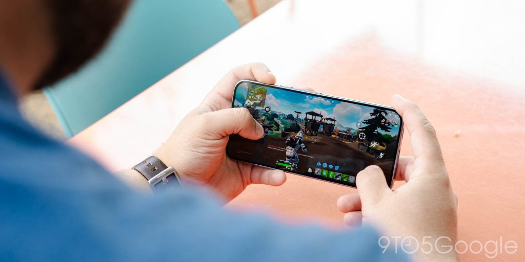Giao diện game Fortnite trên màn hình Pixel 10 Pro XL
