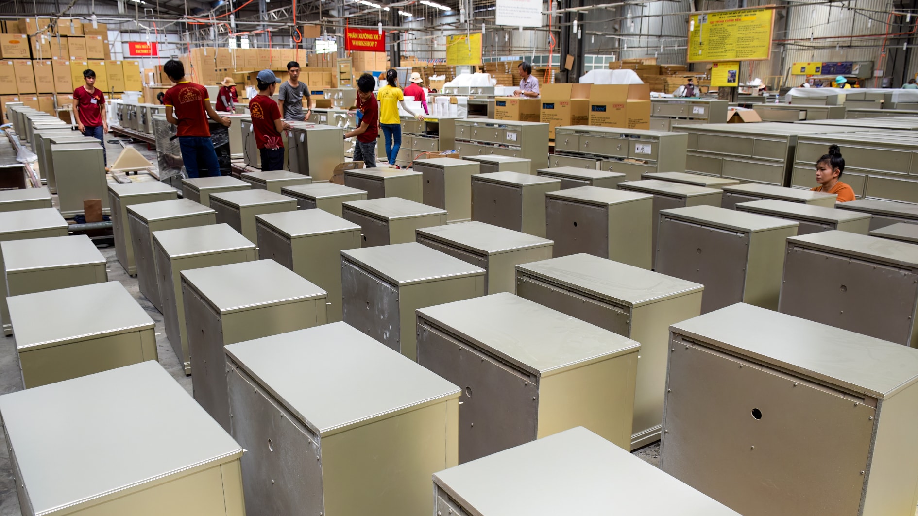 Produktion av trämöbler för export i Phan Thiet industripark (1)