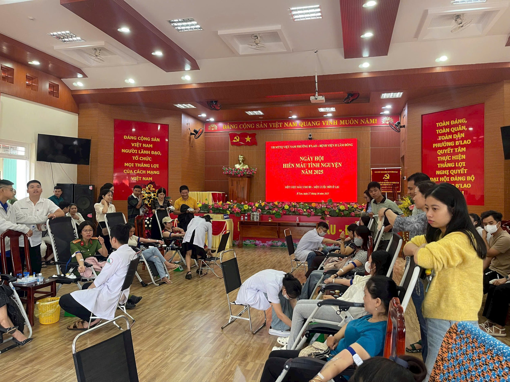 hiến máu