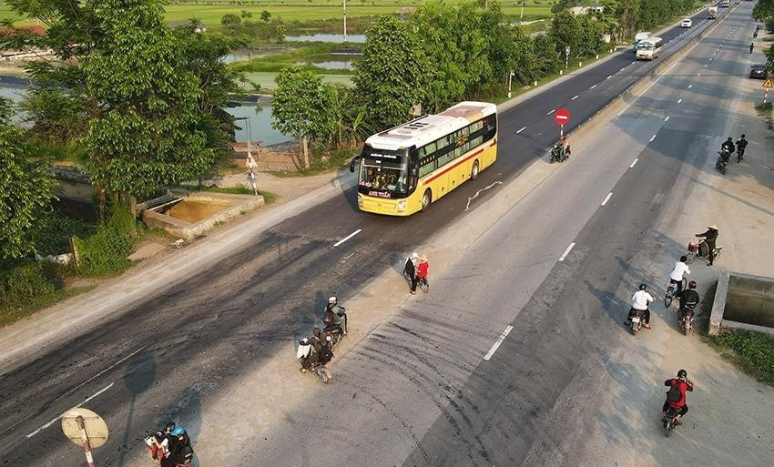 Toàn cảnh một đoạn Quốc lộ 1 đi qua địa phận tỉnh Hà Tĩnh.