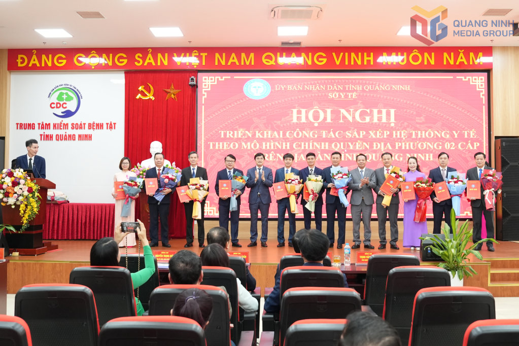 Triển khai sắp xếp, sáp nhập trung tâm y tế, thành lập Bệnh viện đa khoa khu vực và các Trạm y tế- Ảnh 1.