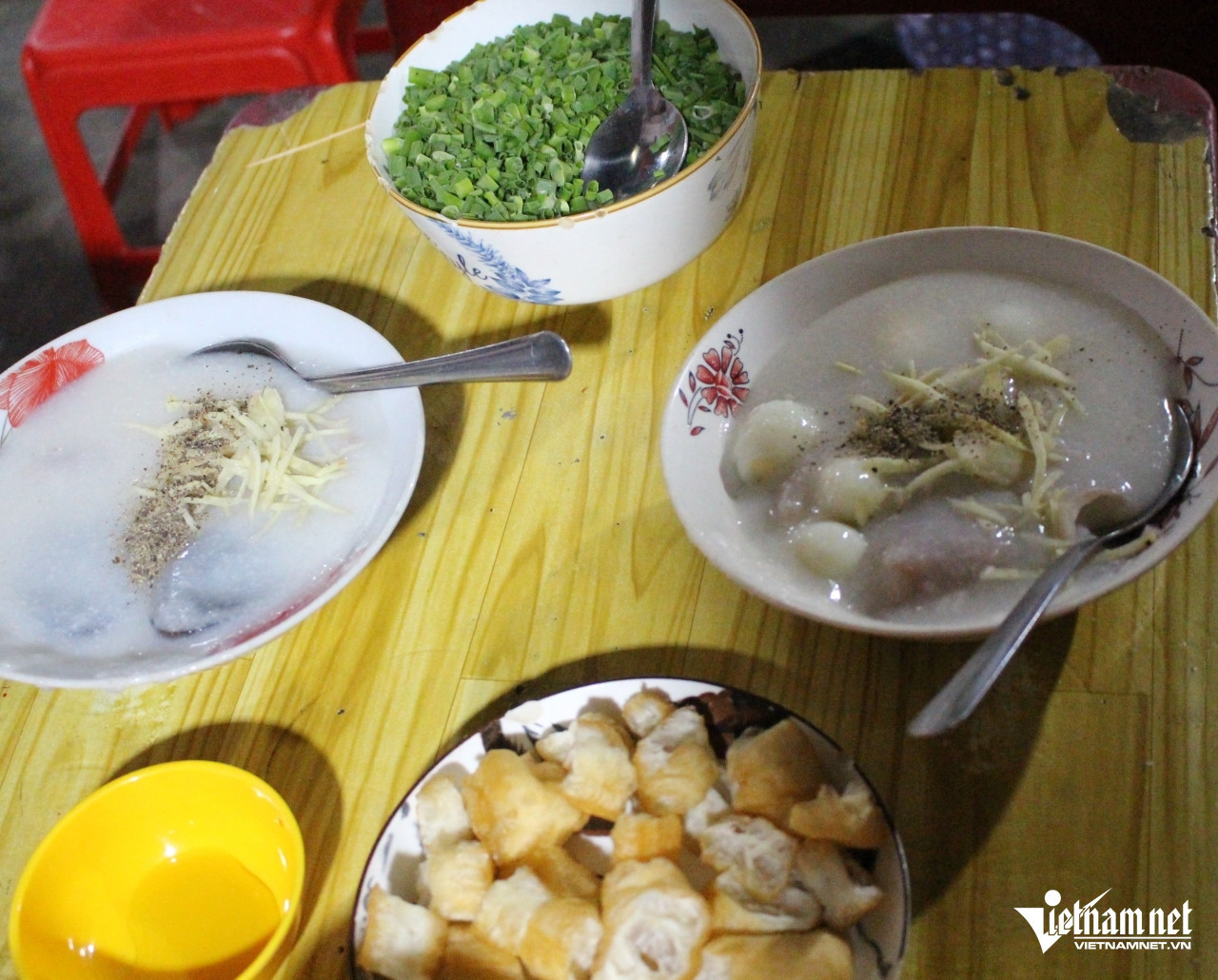 Tô cháo sánh mịn, nóng hổi