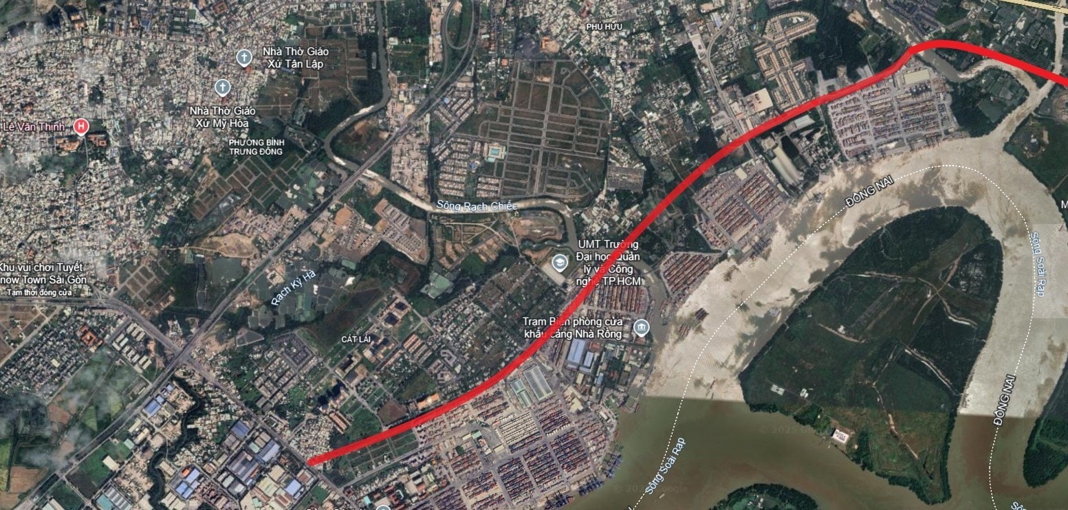 Bản đồ vệ tinh thể hiện hướng tuyến của đường liên cảng Cát Lái - Phú Hữu.