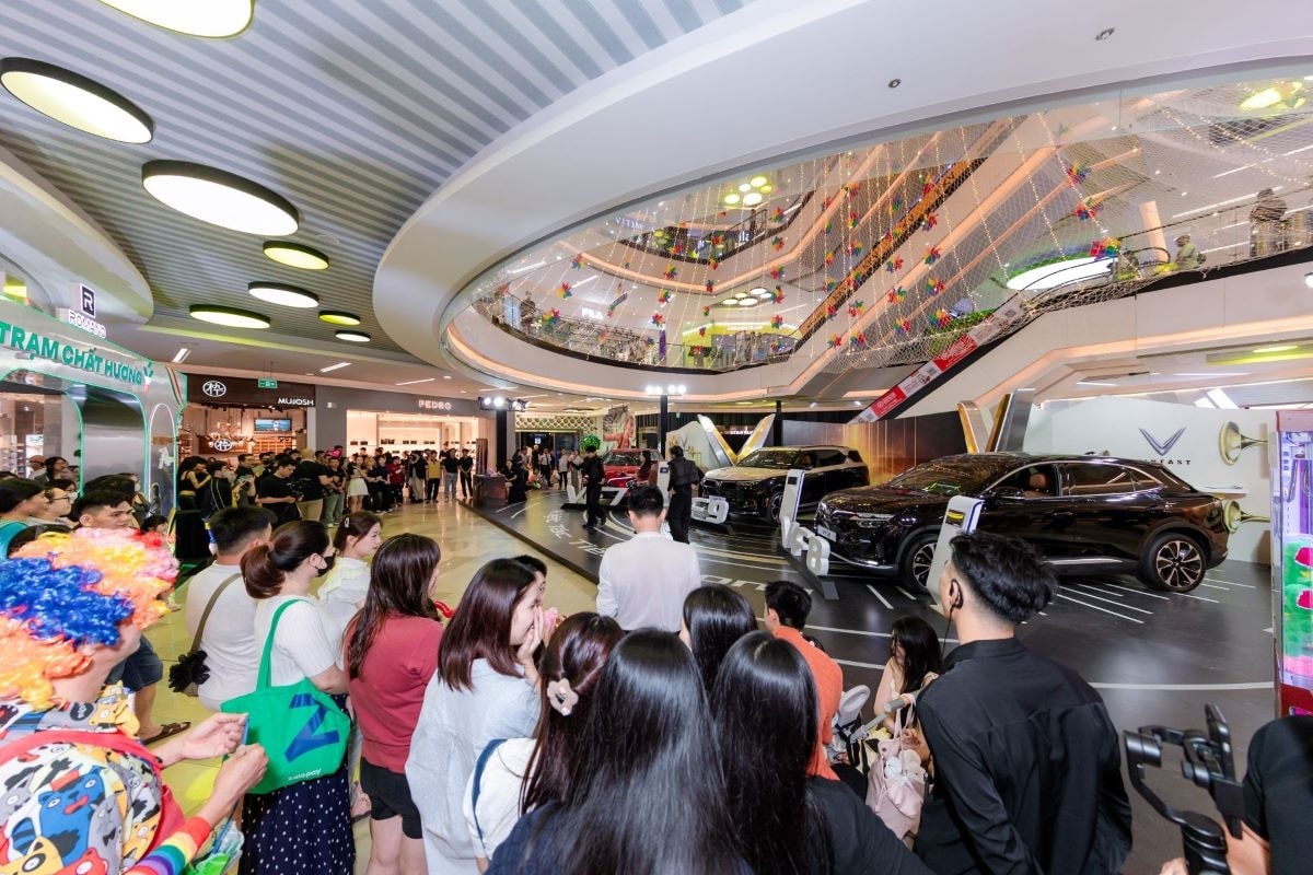 Bộ ba VinFast VF 7, VF 8, VF 9 tại ngày hội trải nghiệm xe điện.