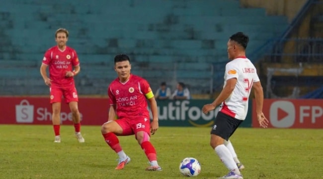 Quang Hải trong màu áo CLB Công an Hà Nội.