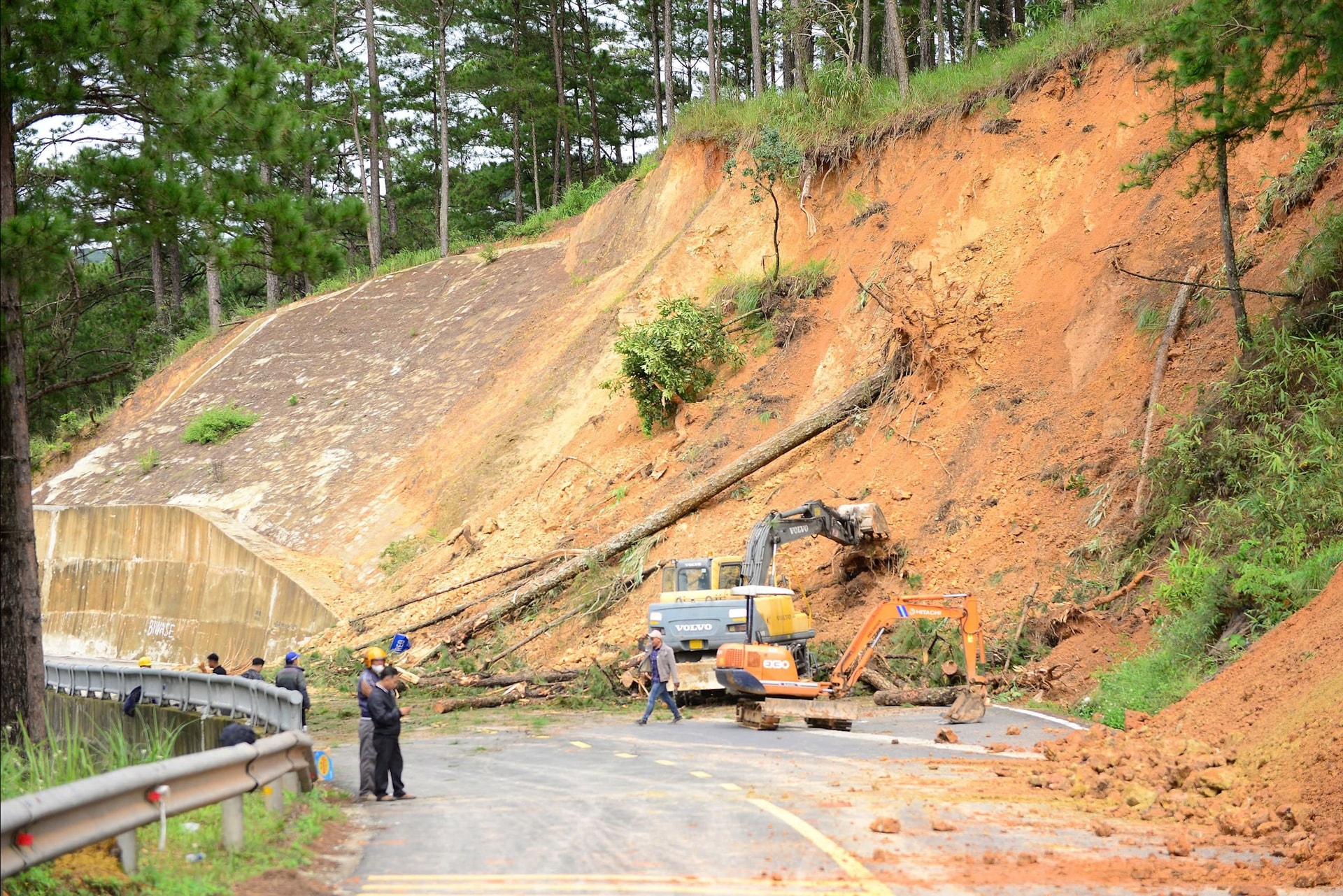 Relevant units mobilized maximum means to fix the problem.