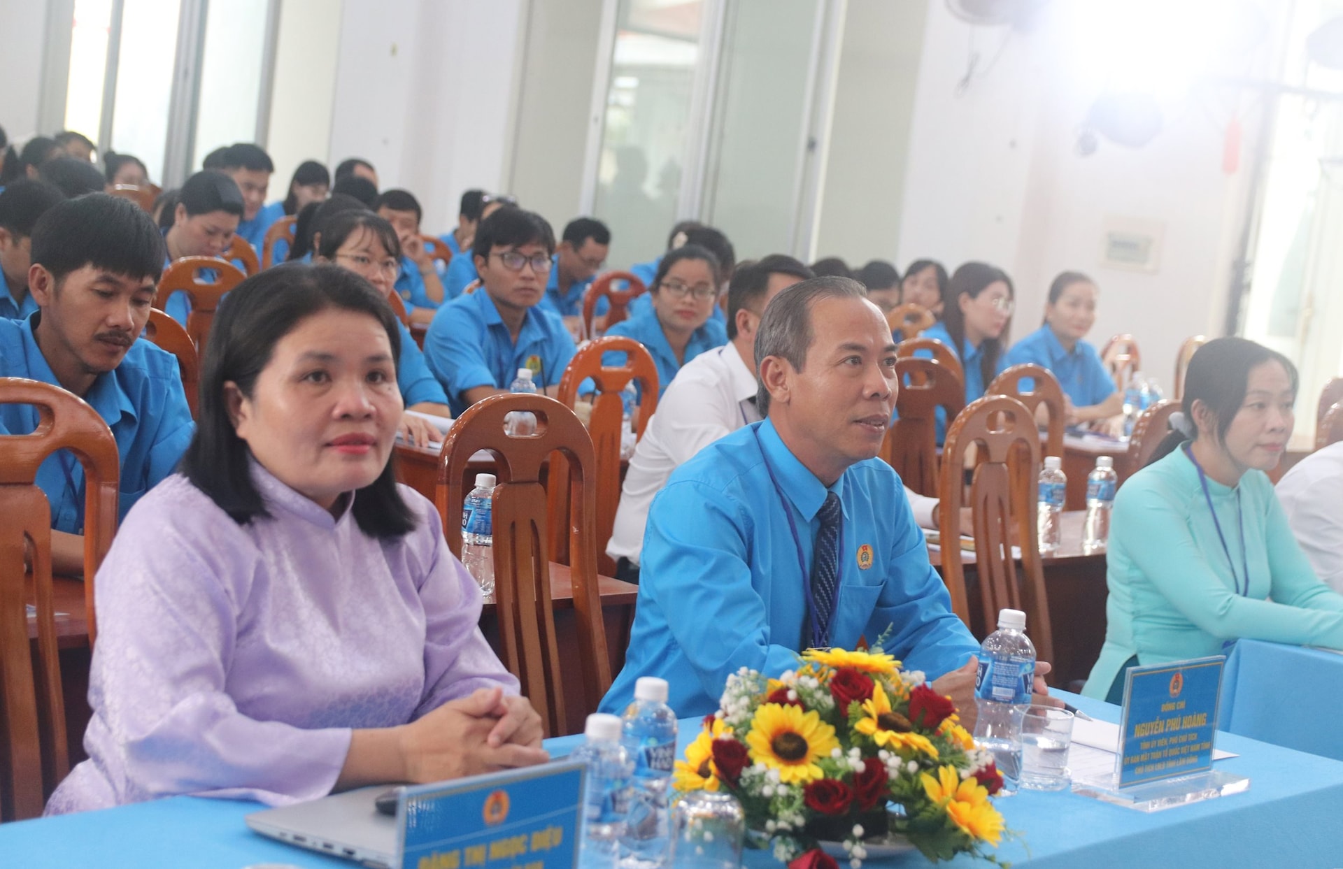Delegater som deltar på fagforeningskongressen i Binh Thuan Ward