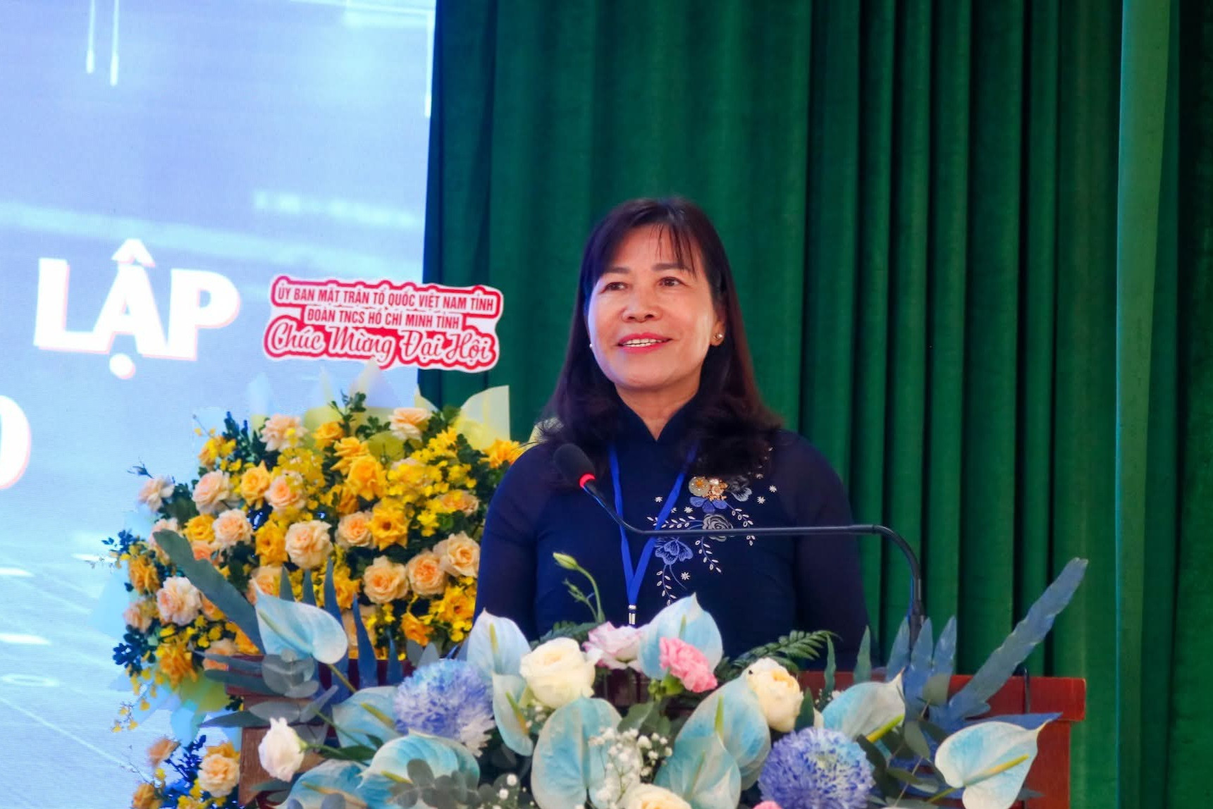 đồng chí: Hà Thị Hạnh - Ủy viên Ban Thường vụ Tỉnh ủy, Phó Chủ tịch Ủy ban MTTQ Việt Nam tỉnh Lâm Đồng phát biểu tại Đại hội 