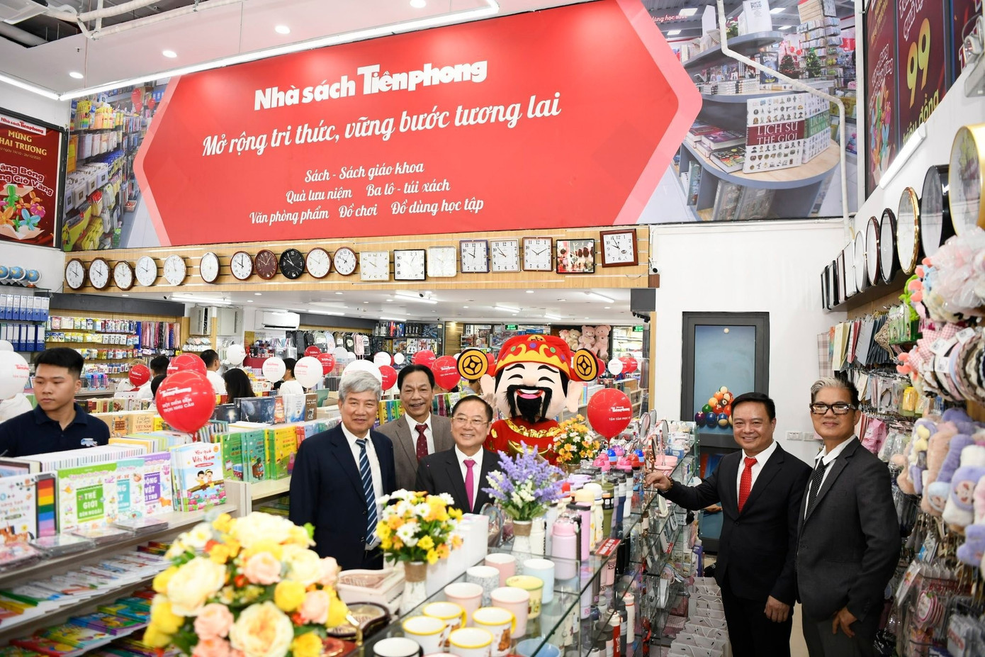 Một góc trưng bày sách văn học và kỹ năng sống.