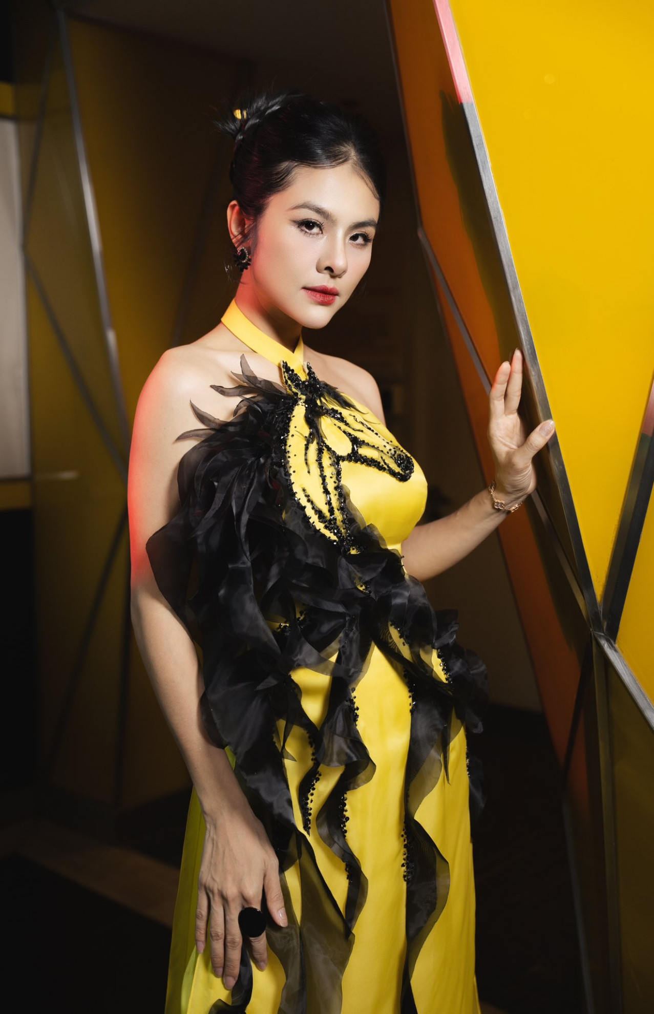 Vân Trang và Huỳnh Đông trong phim Nhà ma xó.