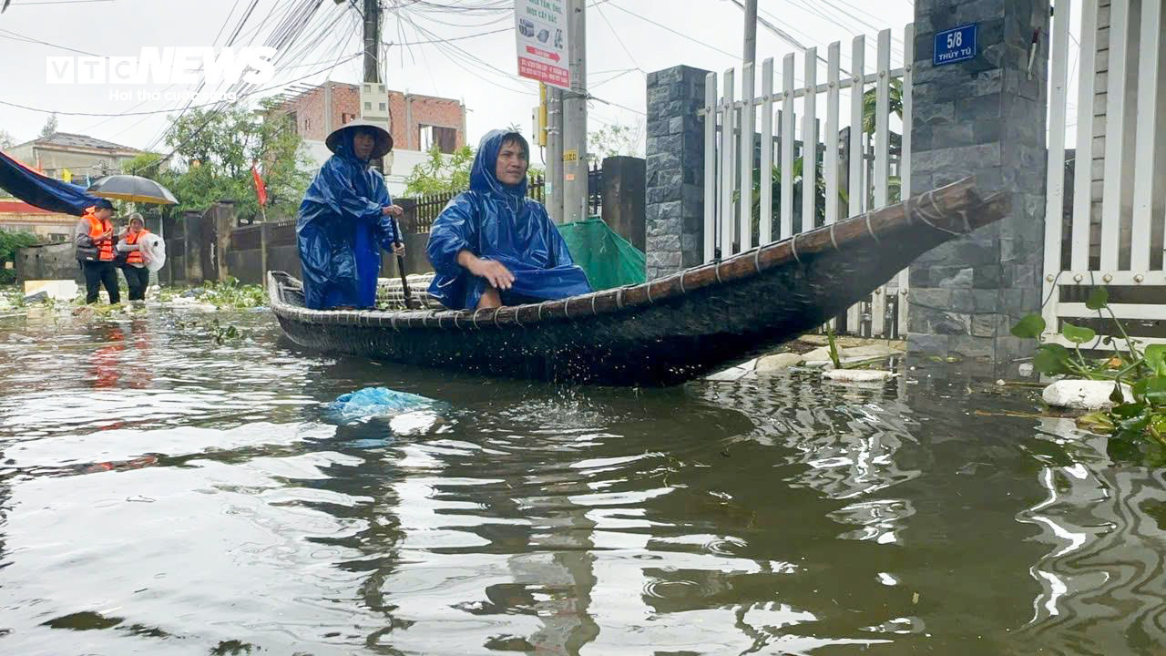 Dự báo thời tiết ngày 30/10, mưa lũ vẫn bao trùm miền Trung. (Ảnh minh hoạ: Nguyễn Vương)