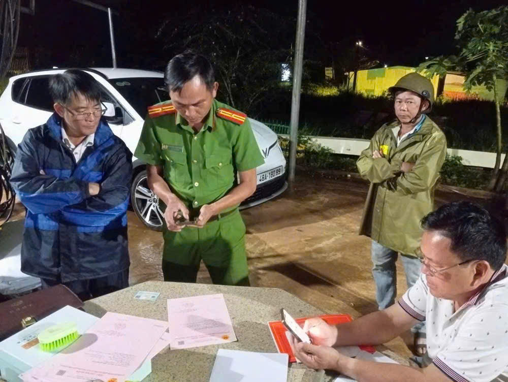 Công an phường Đông Gia Nghĩa phát huy vai trò nòng cốt trong Chiến dịch làm sạch, làm giàu CSDL quốc gia về đất đai