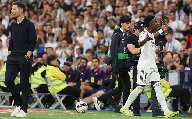 Xabi Alonso khiến Vinicius Junior tức giận sau El Clasico.