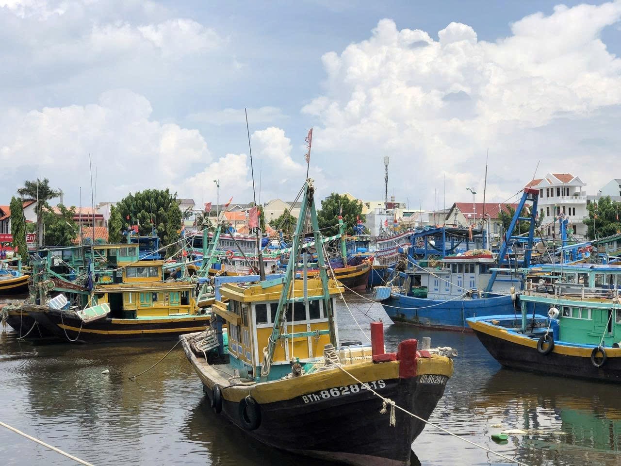 استان لام دونگ ۱۷۴۵ قایق ماهیگیری دارد که از نصب تجهیزات نظارت بر سفر پشتیبانی میکنند.