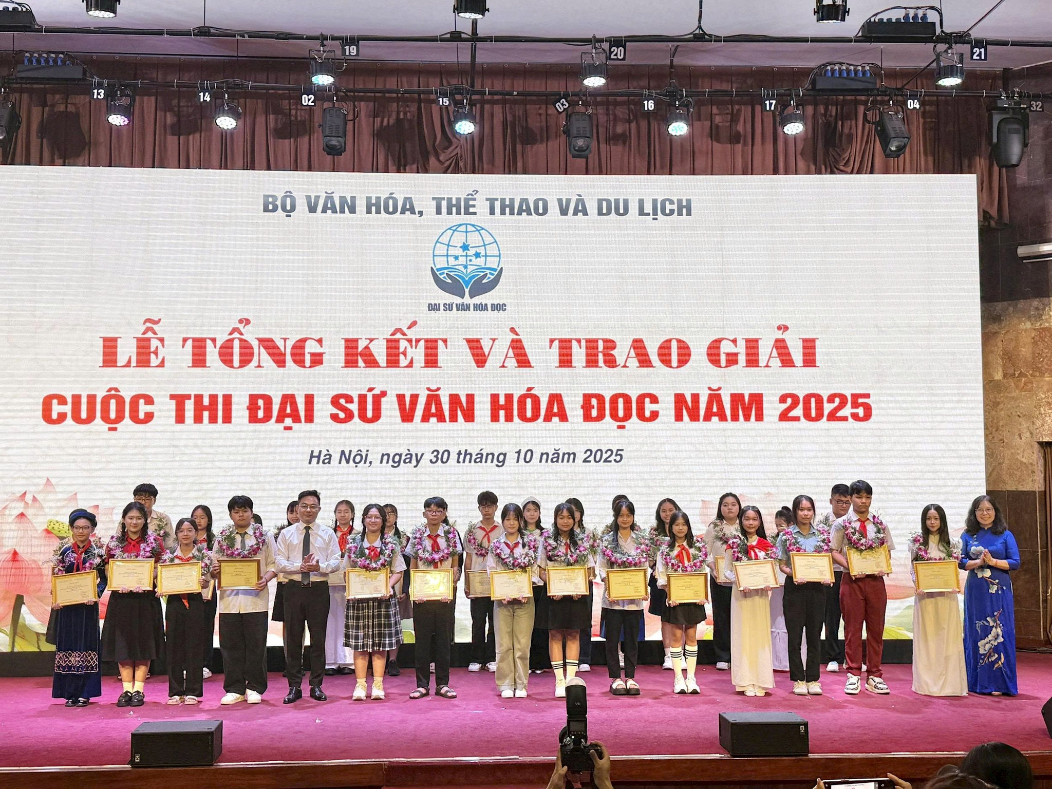 1.Thư viện 2