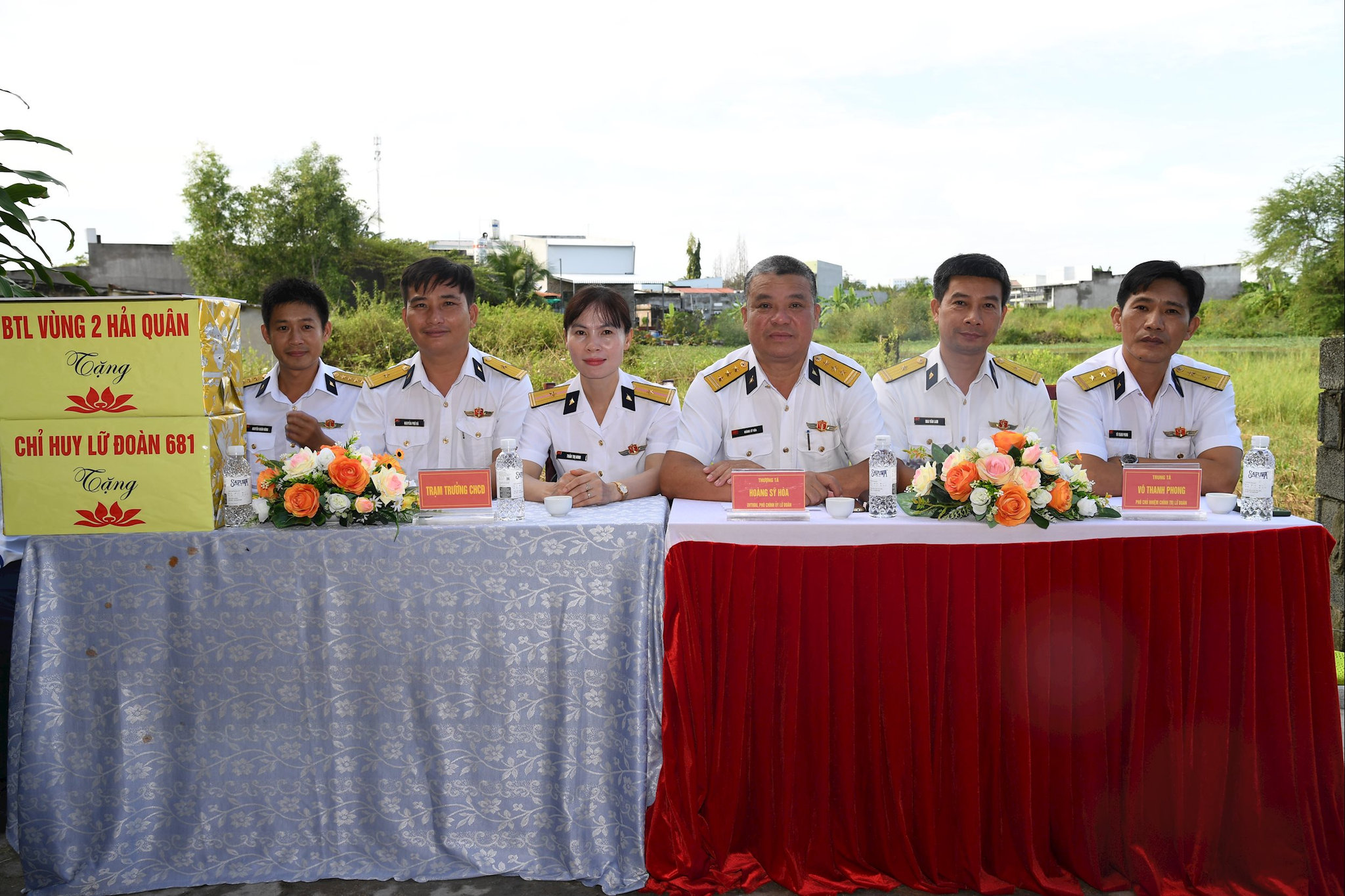 Đại diện lãnh đạo, chỉ huy đơn vị