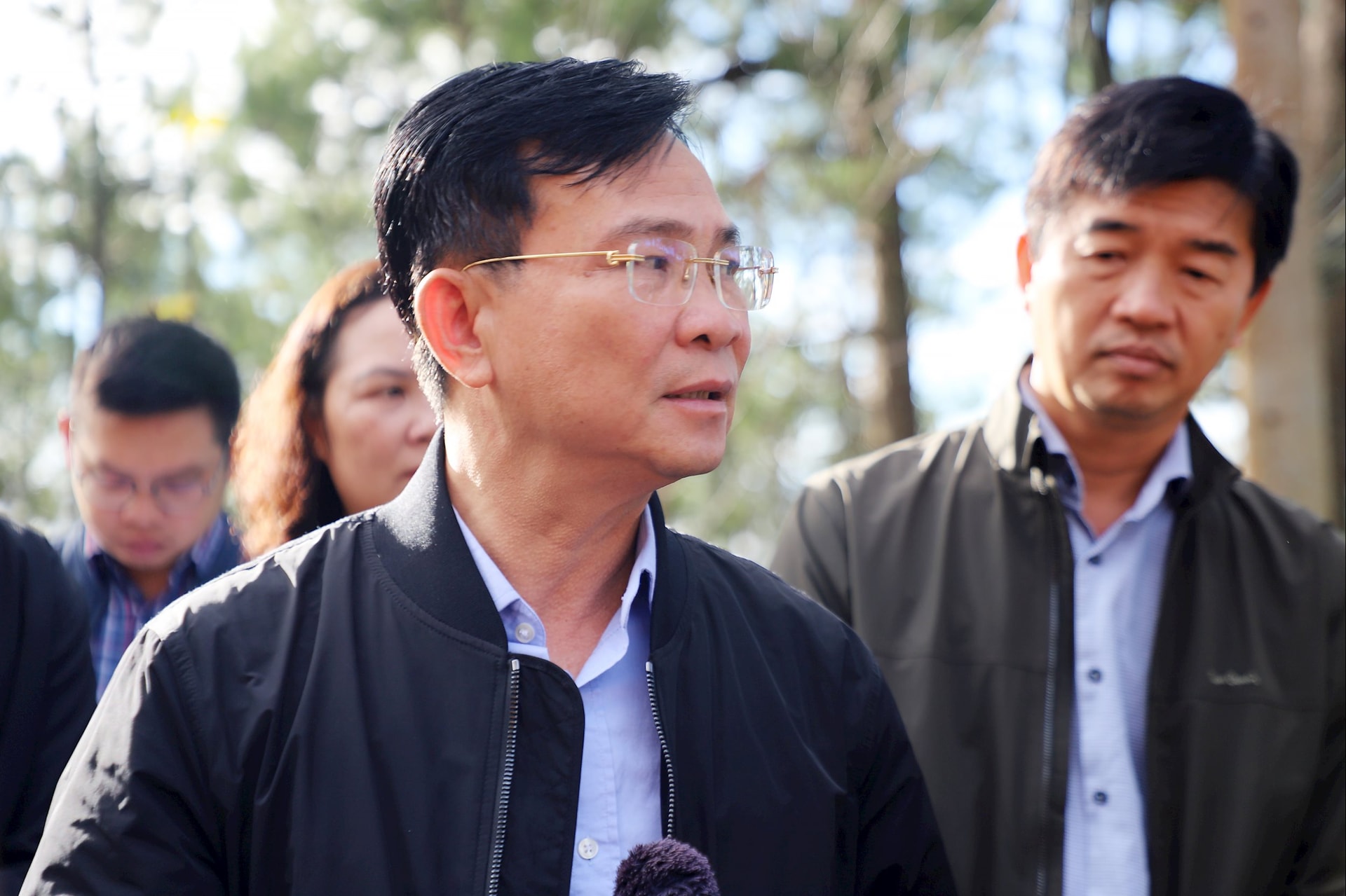 សមមិត្ត Ho Van Muoi បានចាត់ឱ្យមន្ទីរ អង្គភាពនានា ដោះស្រាយបញ្ហាជាបន្ទាន់ និងធានាសុវត្ថិភាពចរាចរណ៍ជូនប្រជាពលរដ្ឋ។