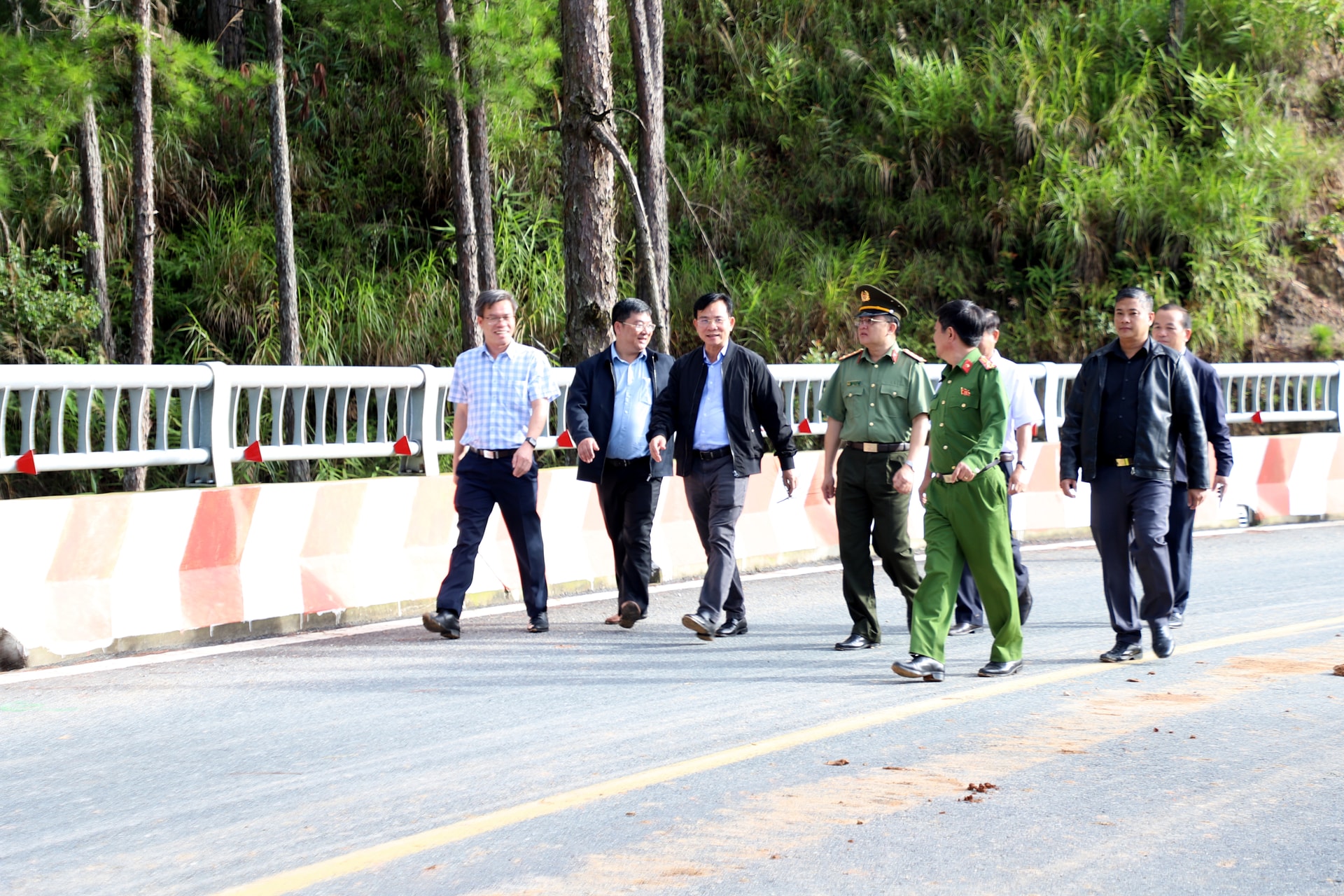 ប្រធានគណៈកម្មាធិការប្រជាជនខេត្ត និងគណៈប្រតិភូចុះពិនិត្យតំបន់ស្ពានព្យួរ។