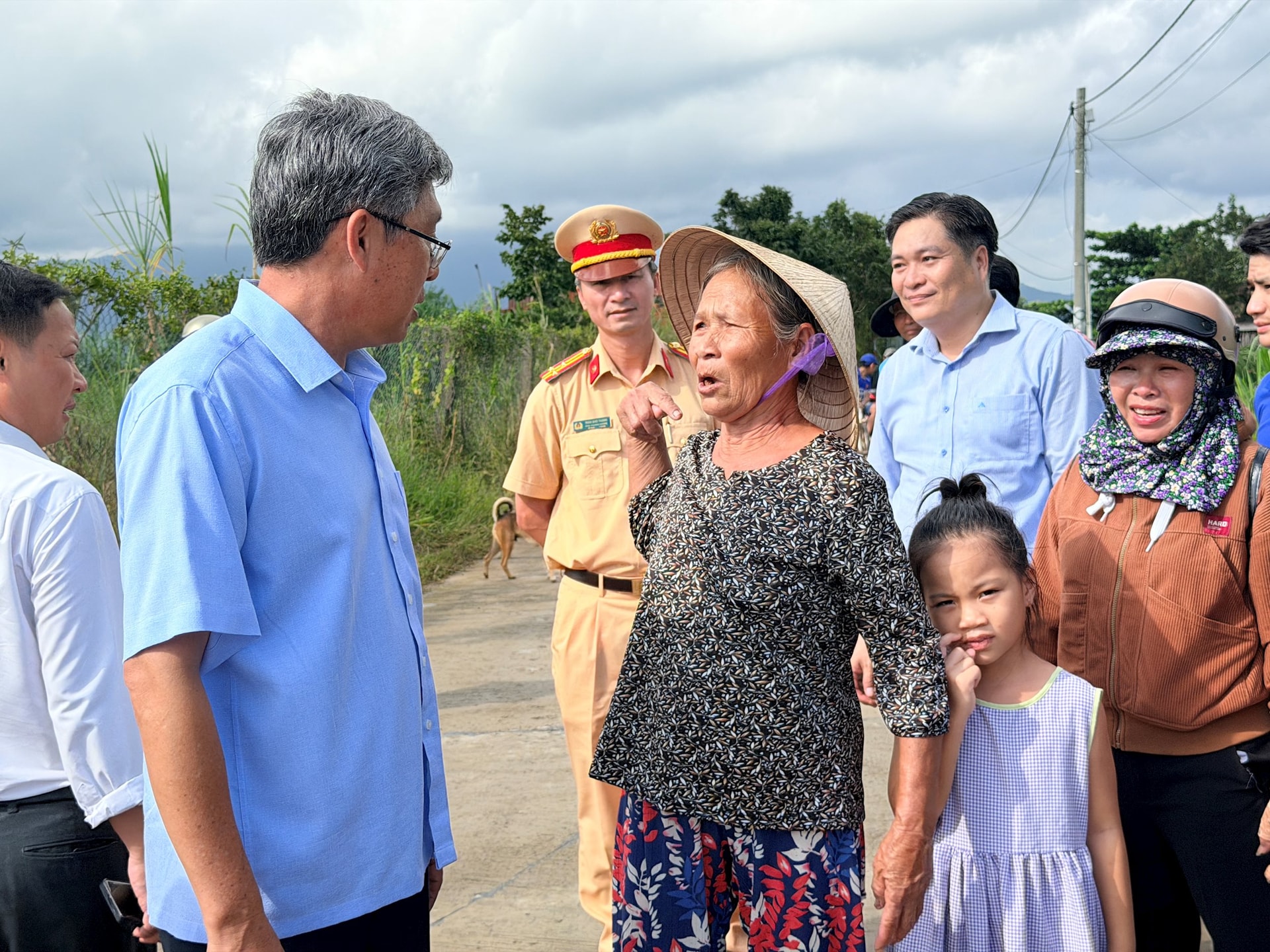 ប្រជាពលរដ្ឋរៀបរាប់ពីទឹកឡើងដល់កកាលពីយប់ថ្ងៃទី៣០ តុលា ដល់អនុប្រធានខេត្ត ។