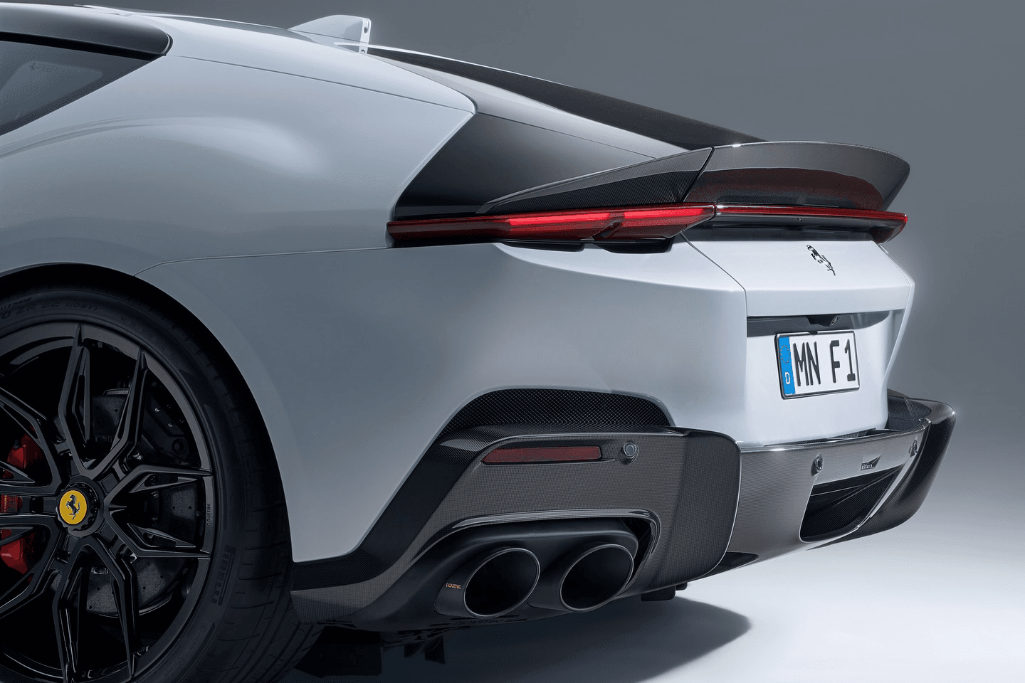 Hệ thống ống xả hiệu suất cao của Novitec với tùy chọn mạ vàng 999.
