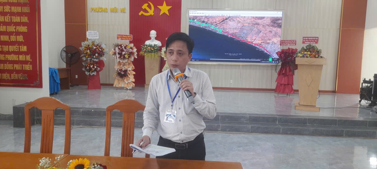 Herr Tran Hai Anh, stellvertretender Vorsitzender des Volkskomitees des Bezirks Mui Ne, führte Gespräche mit den Bürgern.